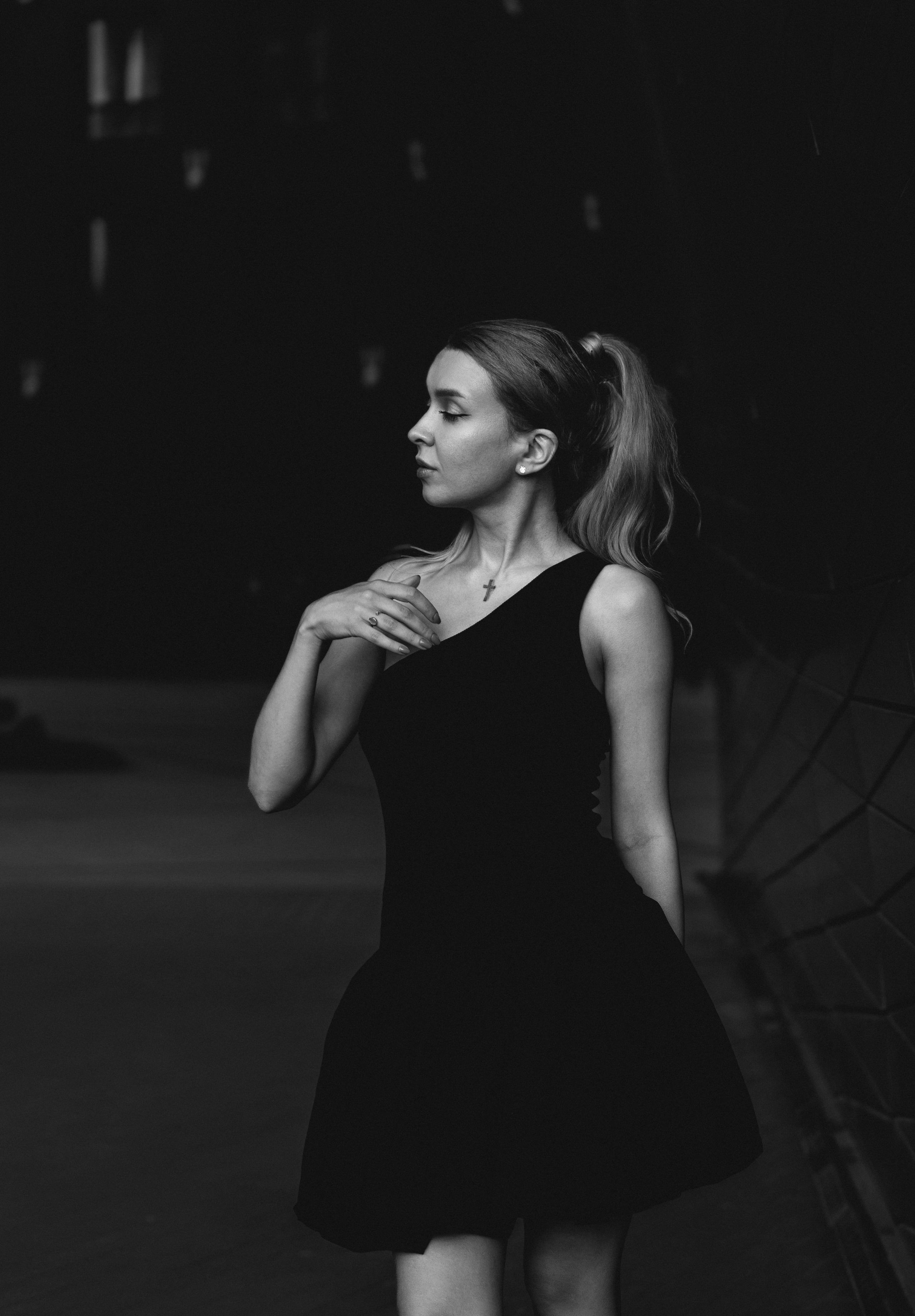 Стрит фотосессия для Анны в жилом комплексе Зил. Портретный фотограф в Москве Фарид Леонов