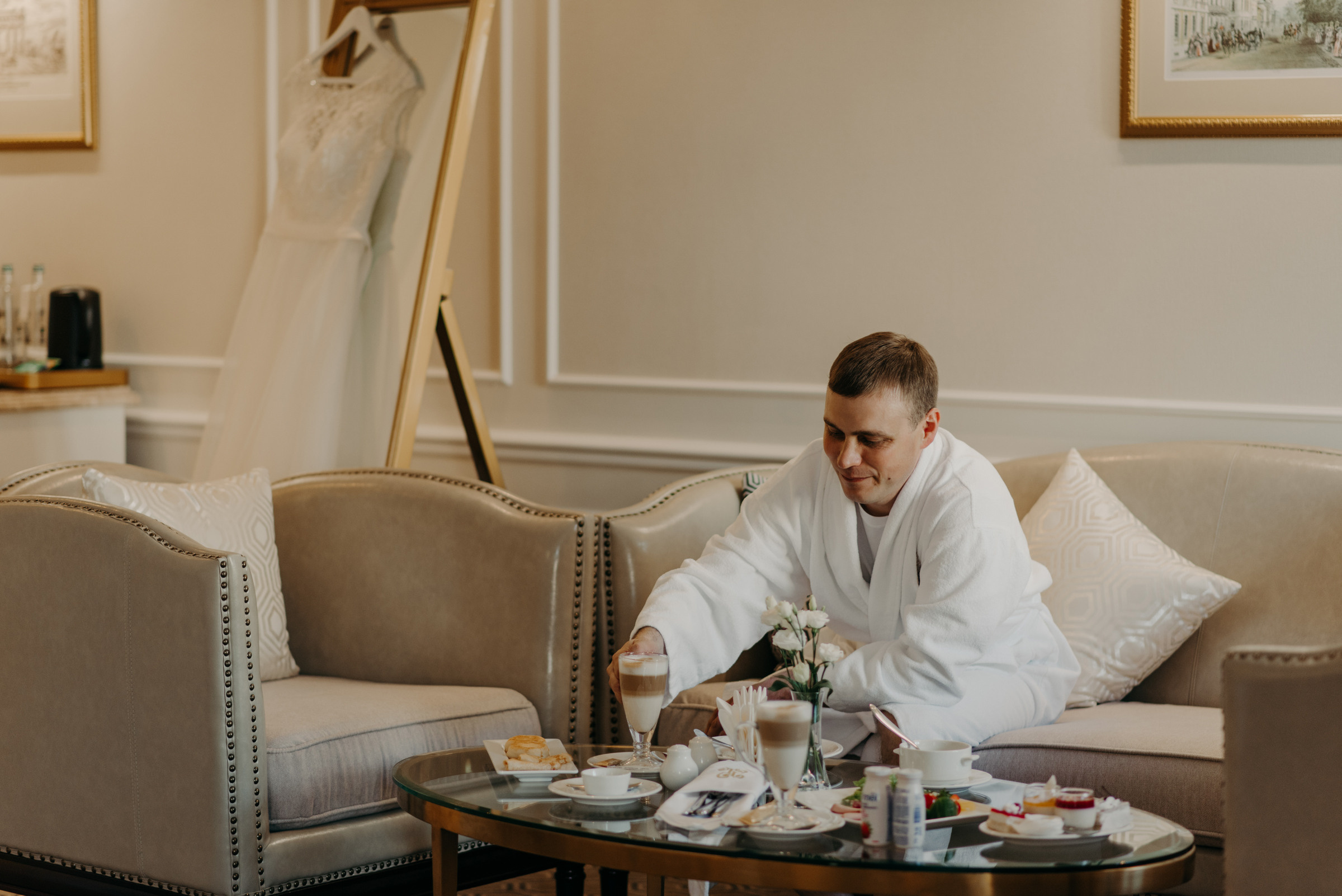 сборы жениха в отеле Tsar Palace