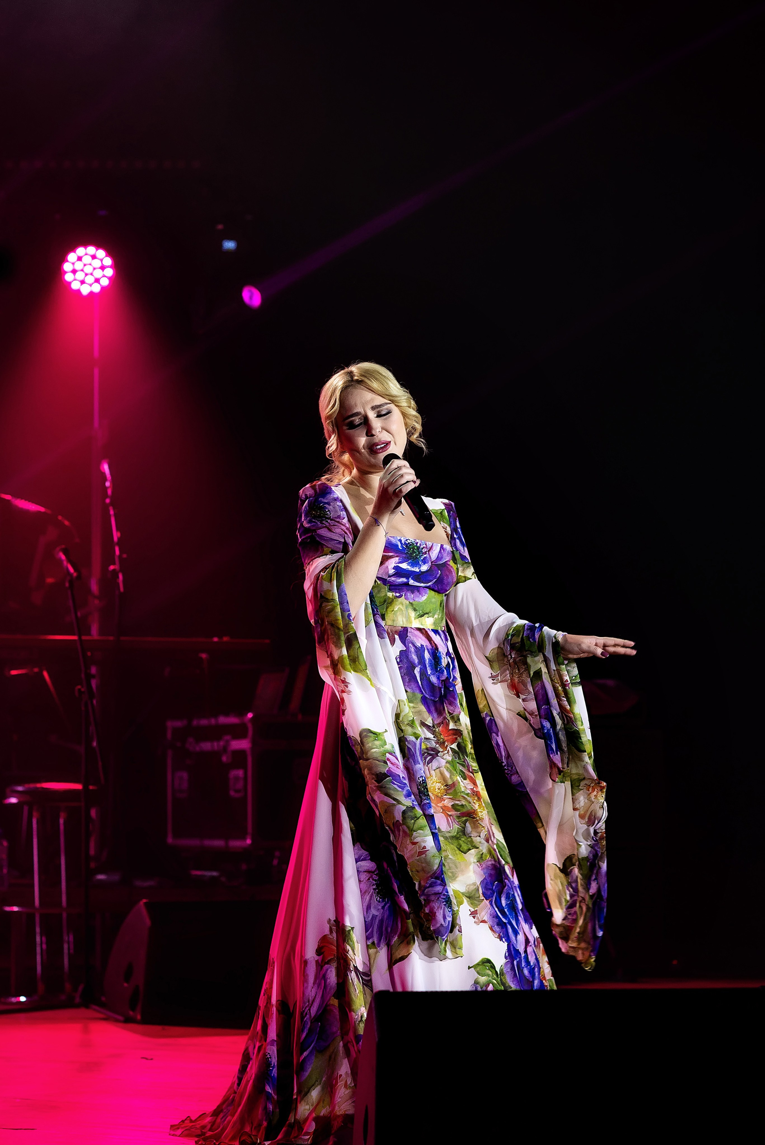 Концерт Пелагеи. Школьный, фэшн фотограф в Тюмени и в России Ирина Королева