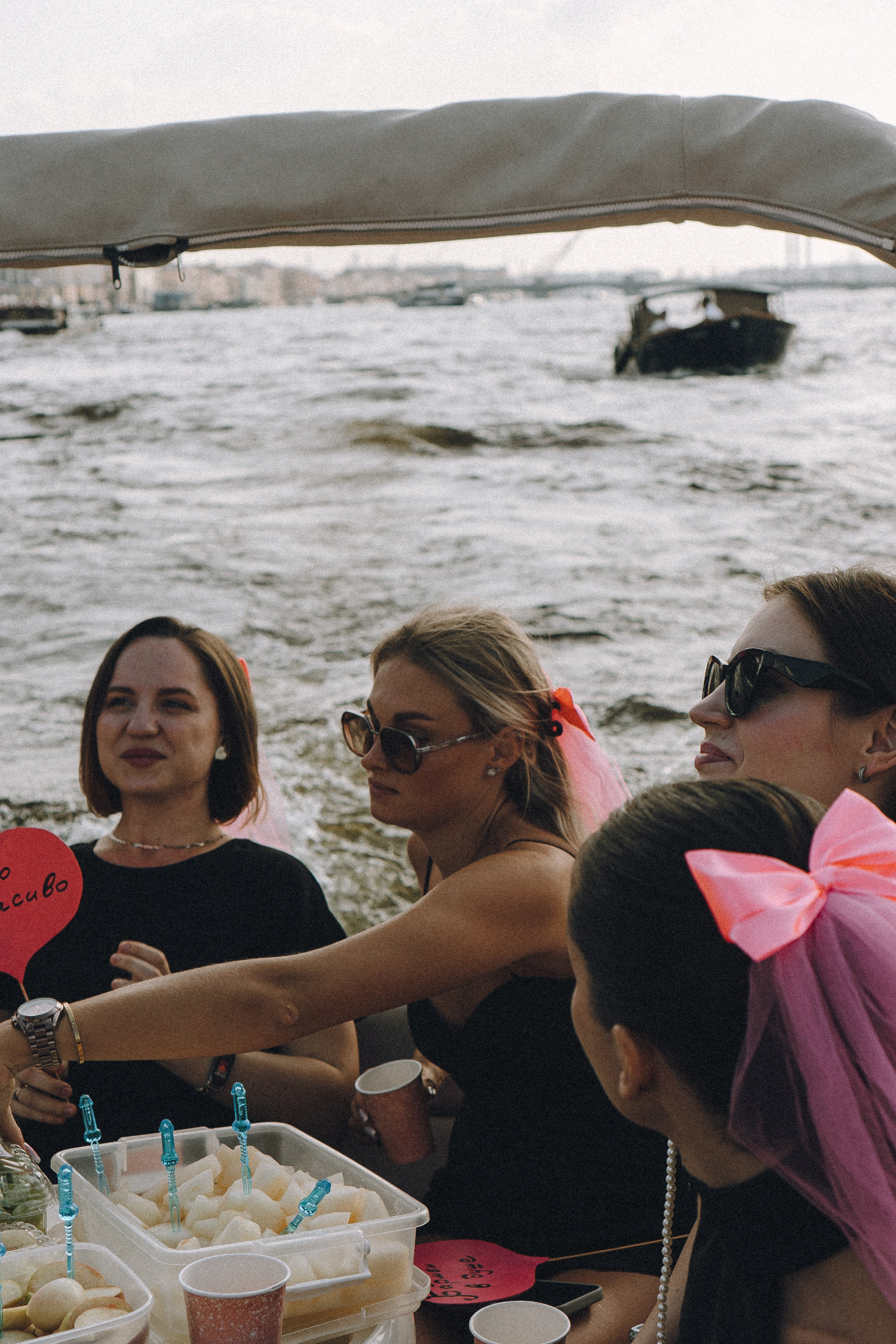 ДЕВИЧНИК НА КАТЕРЕ. Профессиональный фотограф, Санкт-Петербург — Виктория Богомолова