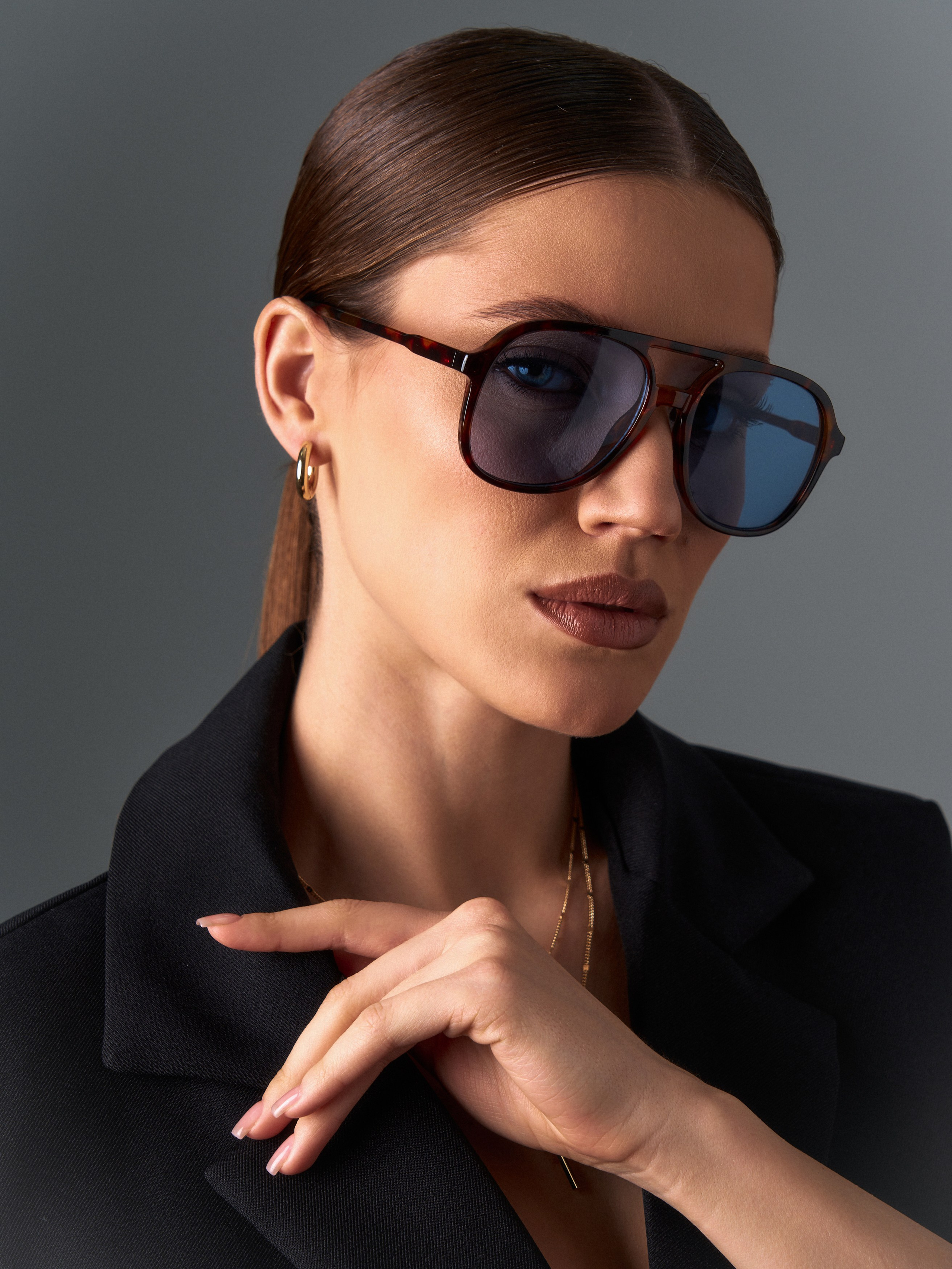 AMOV. Кирилл Гольцберг | фотограф для брендов одежды и бизнеса