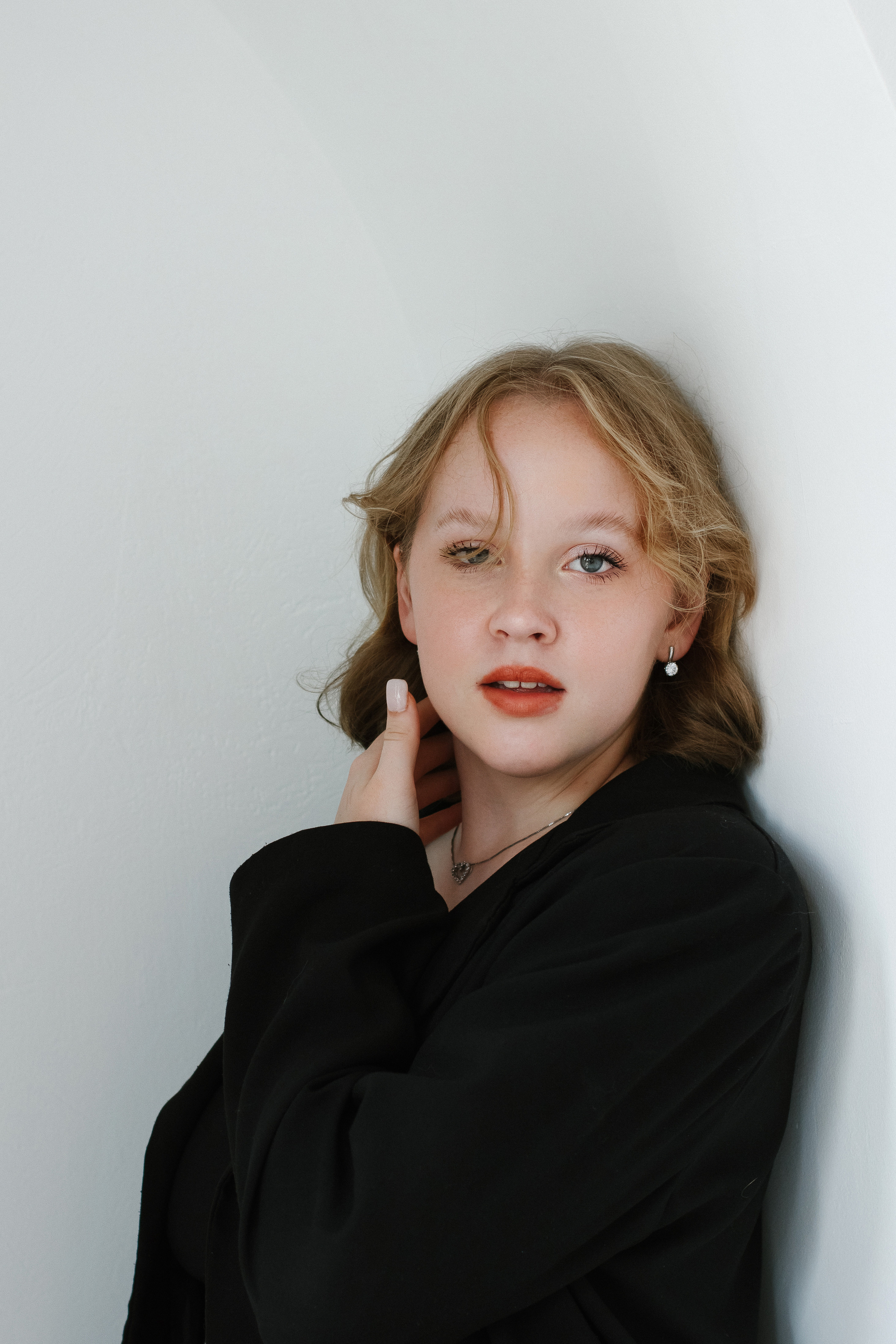 Женская фотосессия в стиле минимализм. Контентный фотограф в Перми Натали Кытманова