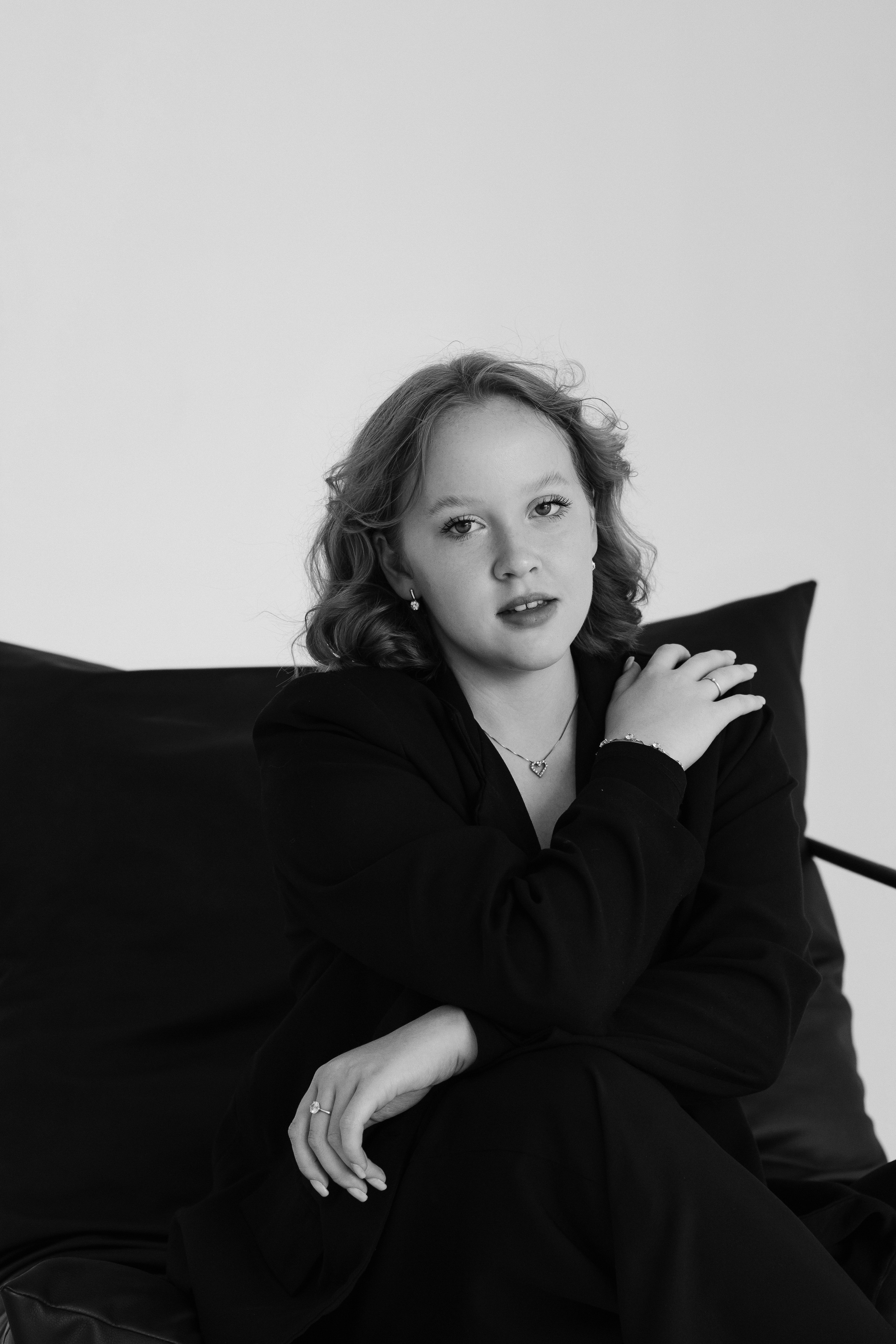 Женская фотосессия в стиле минимализм. Контентный фотограф в Перми Натали Кытманова