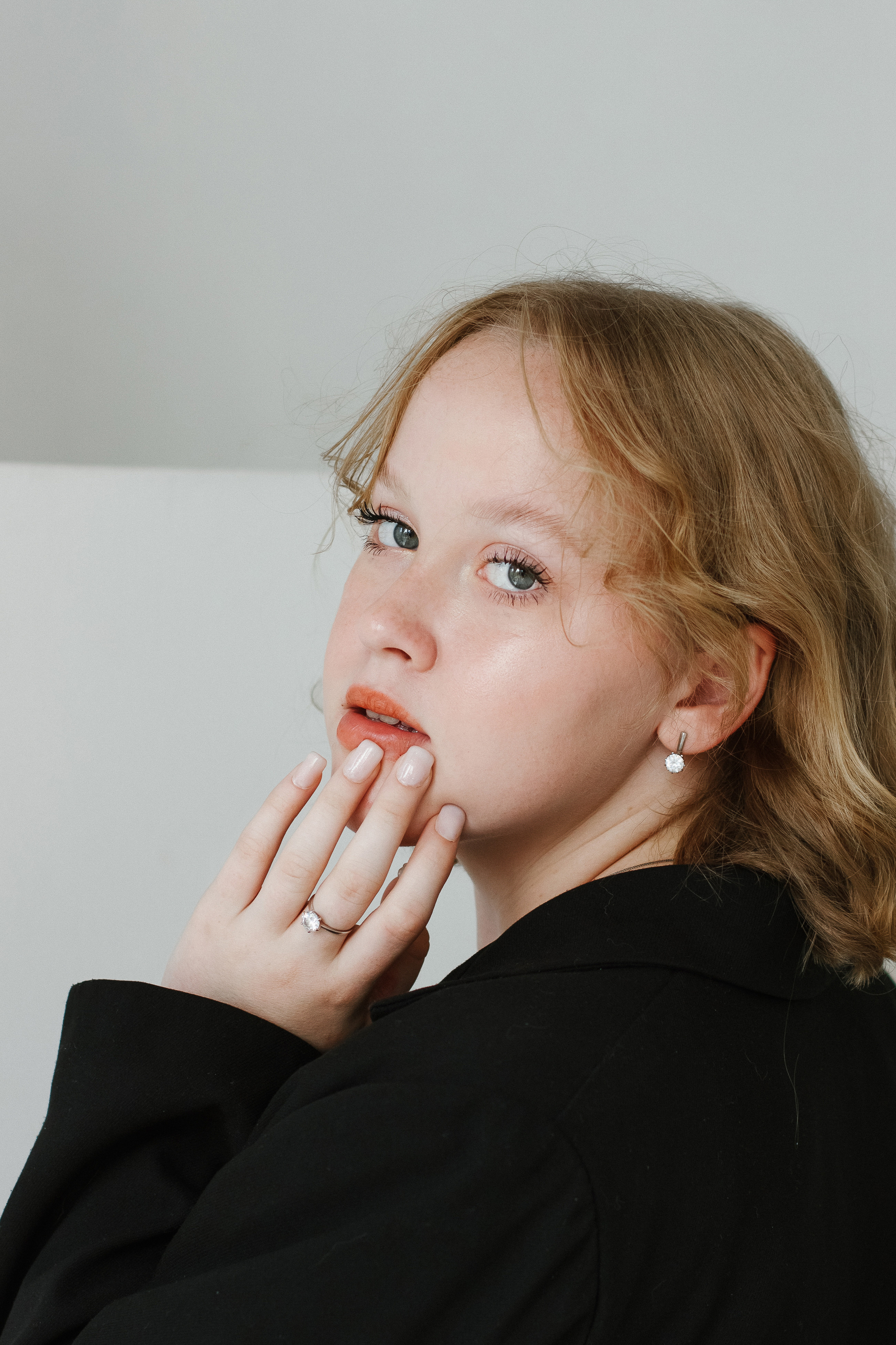 Женская фотосессия в стиле минимализм. Контентный фотограф в Перми Натали Кытманова