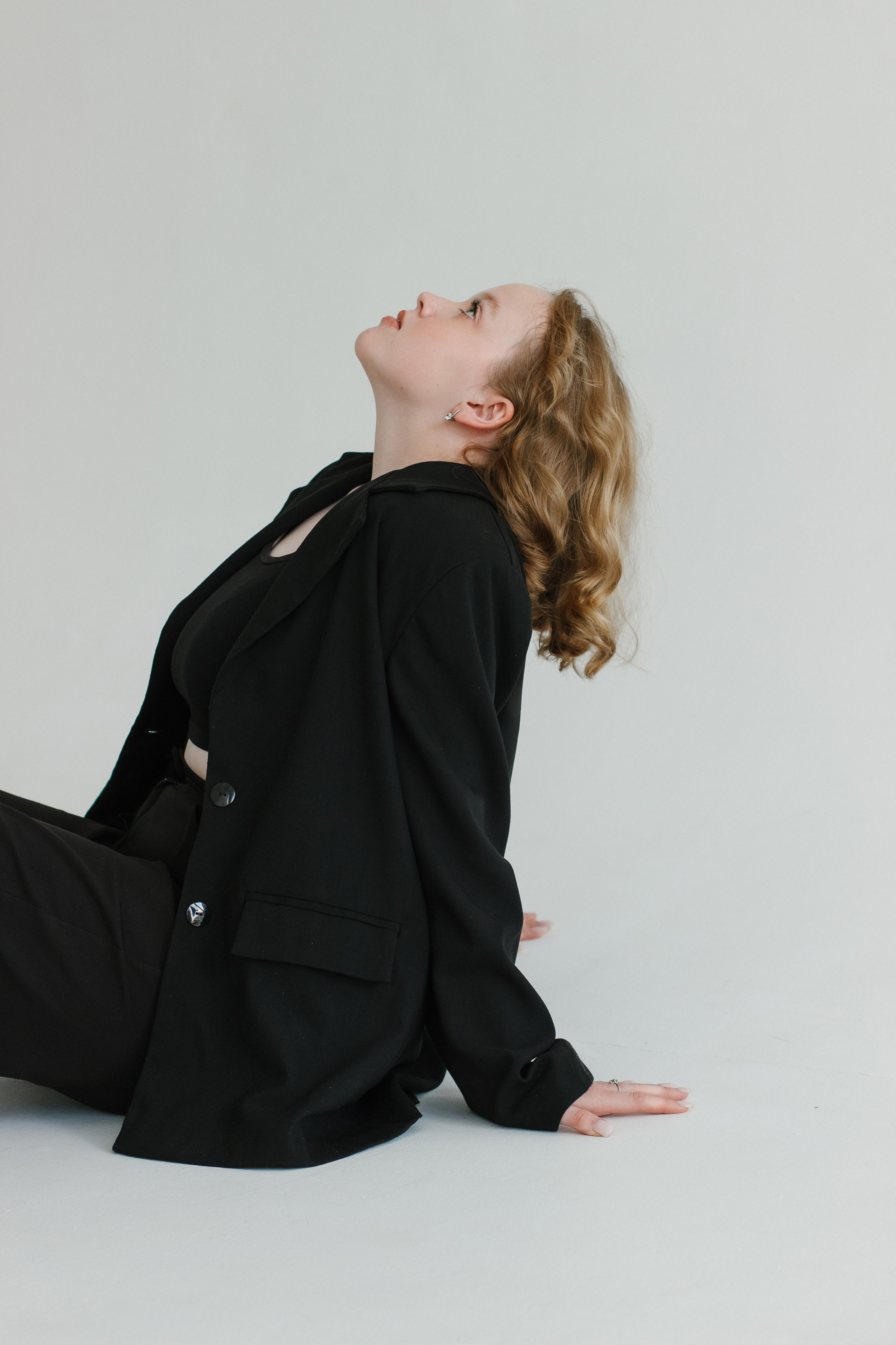 Женская фотосессия в стиле минимализм. Контентный фотограф в Перми Натали Кытманова