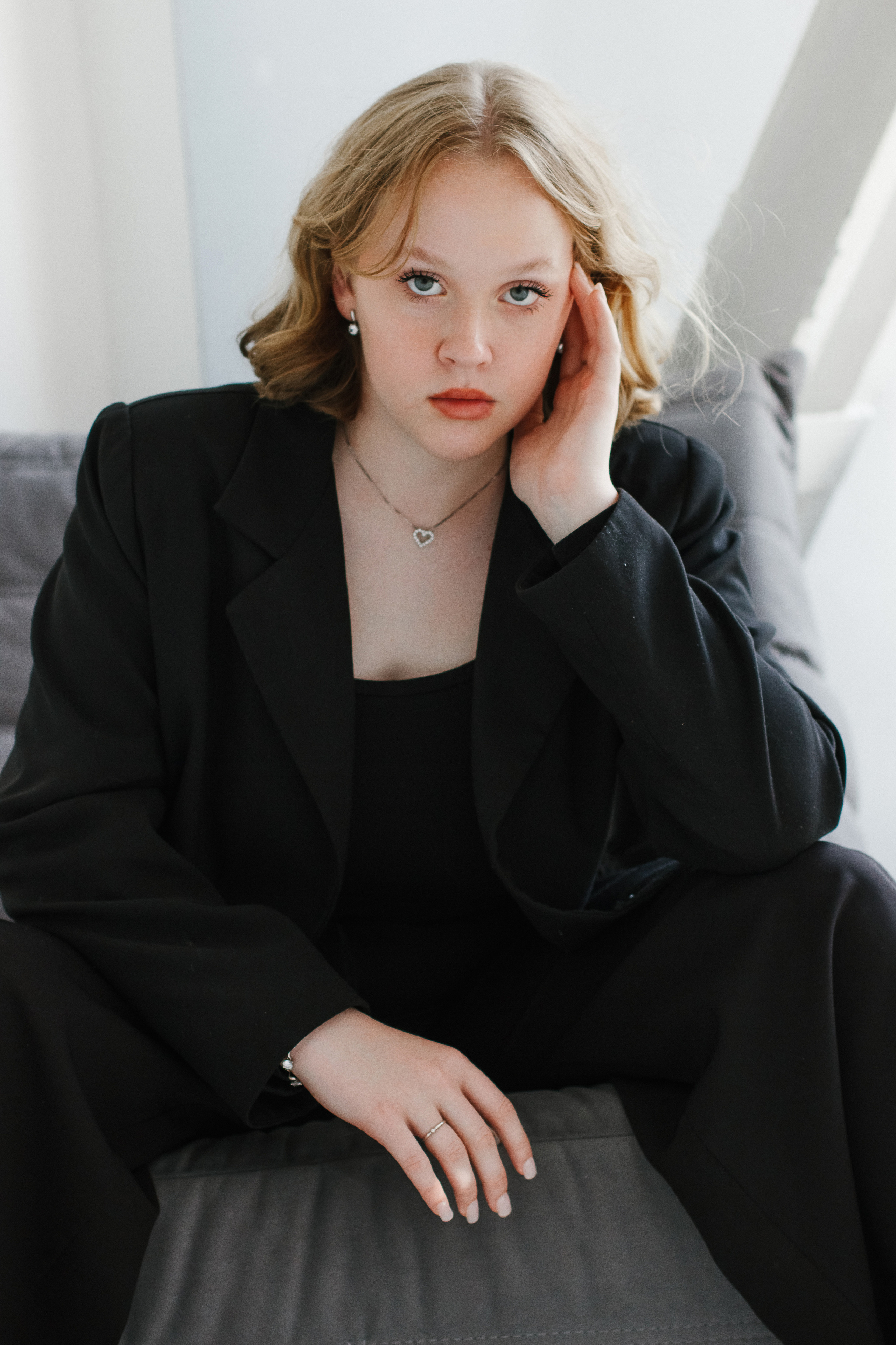 Женская фотосессия в стиле минимализм. Контентный фотограф в Перми Натали Кытманова