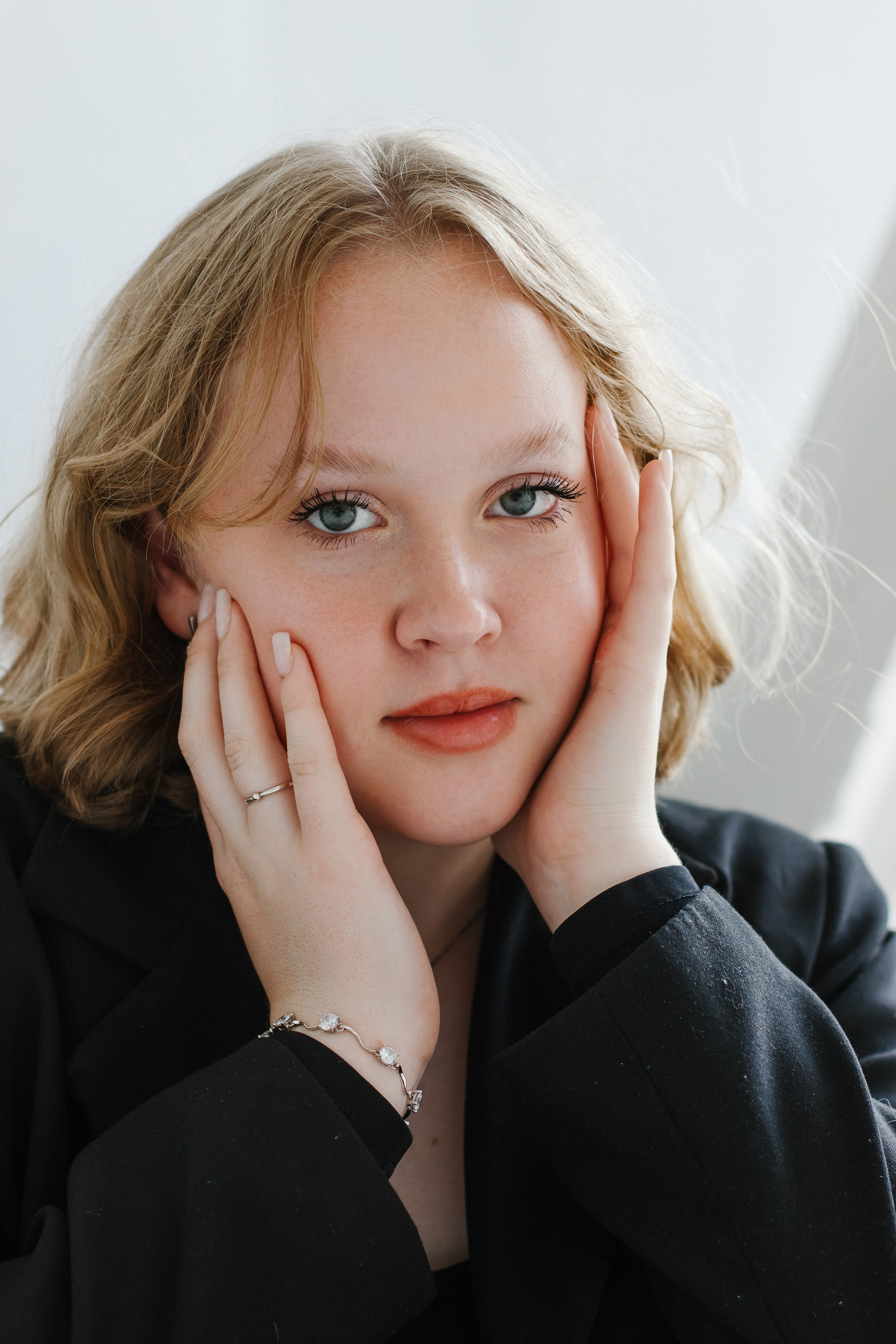 Женская фотосессия в стиле минимализм. Контентный фотограф в Перми Натали Кытманова