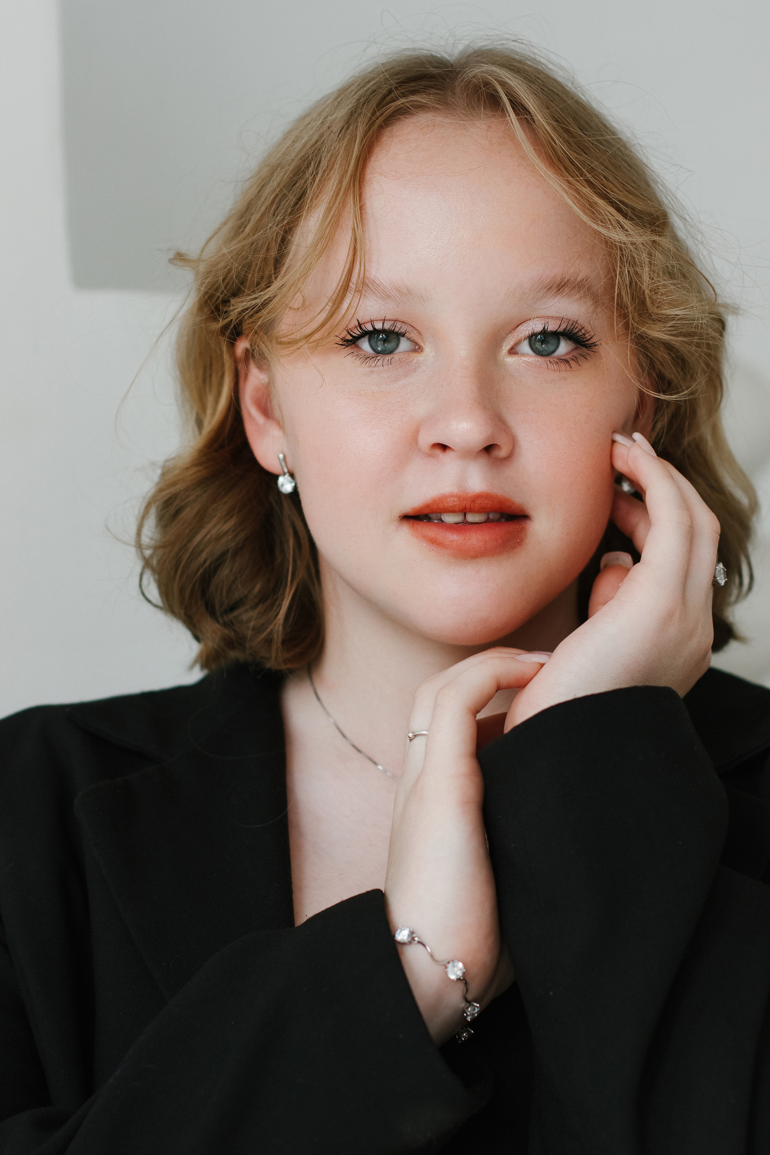 Женская фотосессия в стиле минимализм. Контентный фотограф в Перми Натали Кытманова