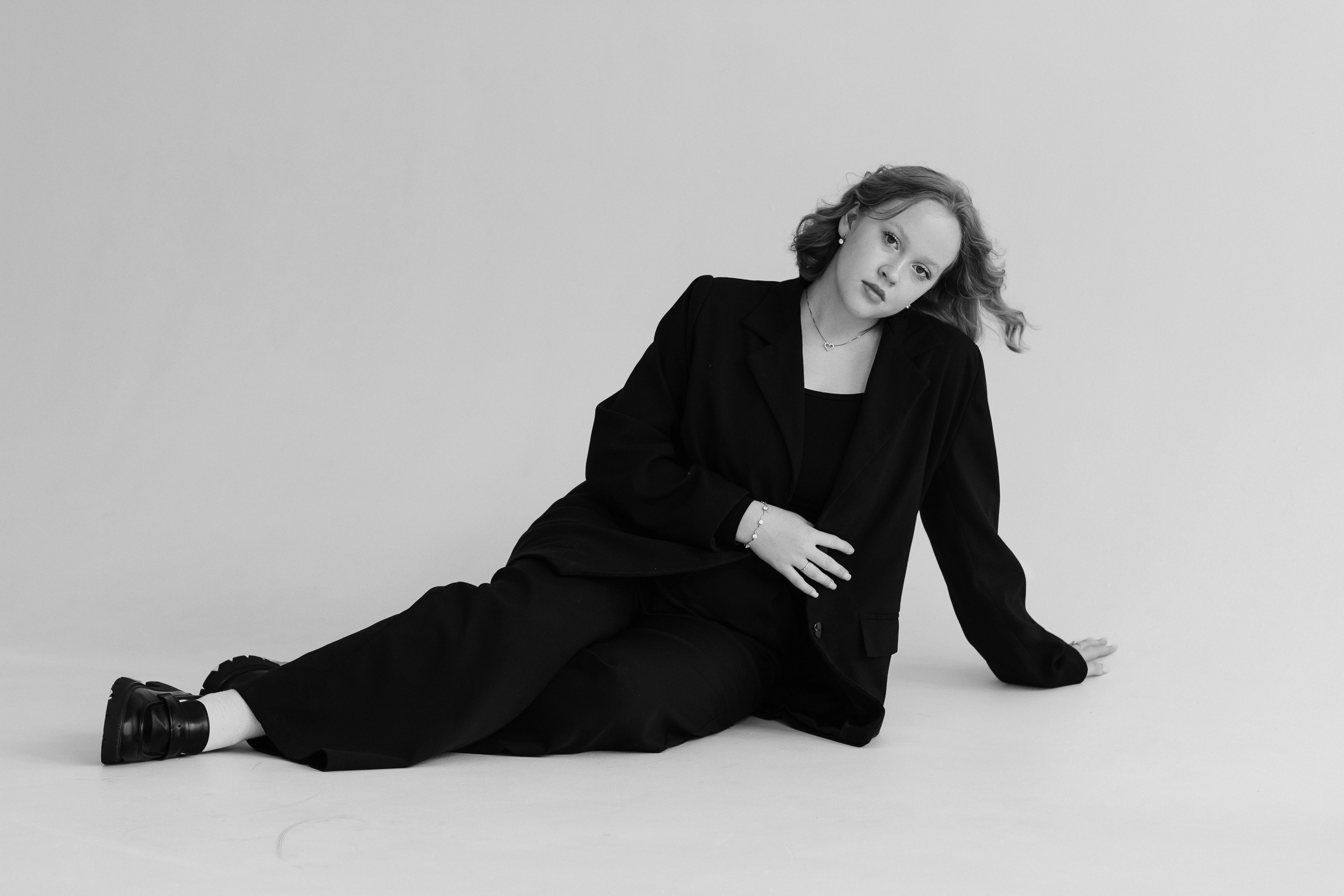 Женская фотосессия в стиле минимализм. Контентный фотограф в Перми Натали Кытманова