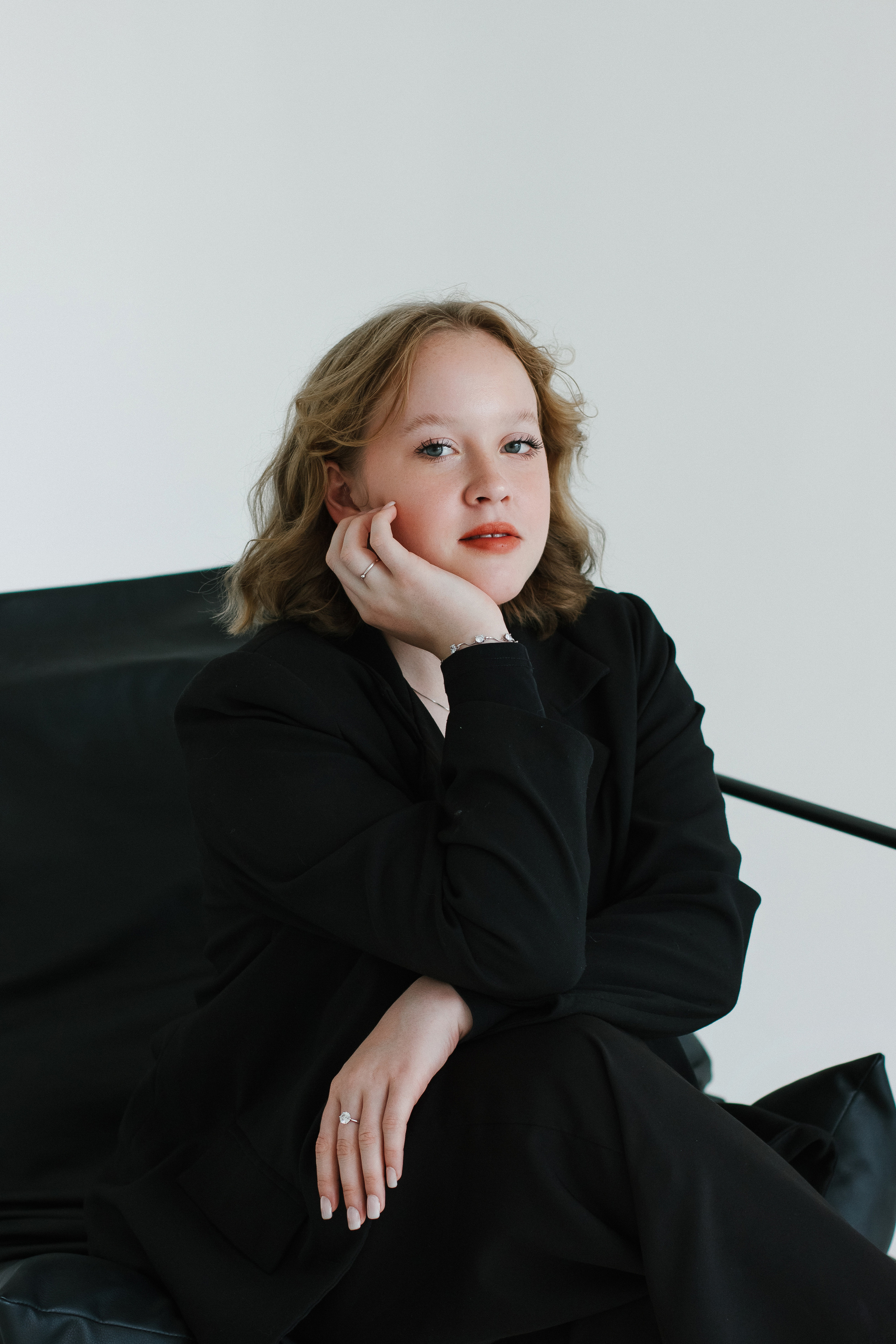 Женская фотосессия в стиле минимализм. Контентный фотограф в Перми Натали Кытманова