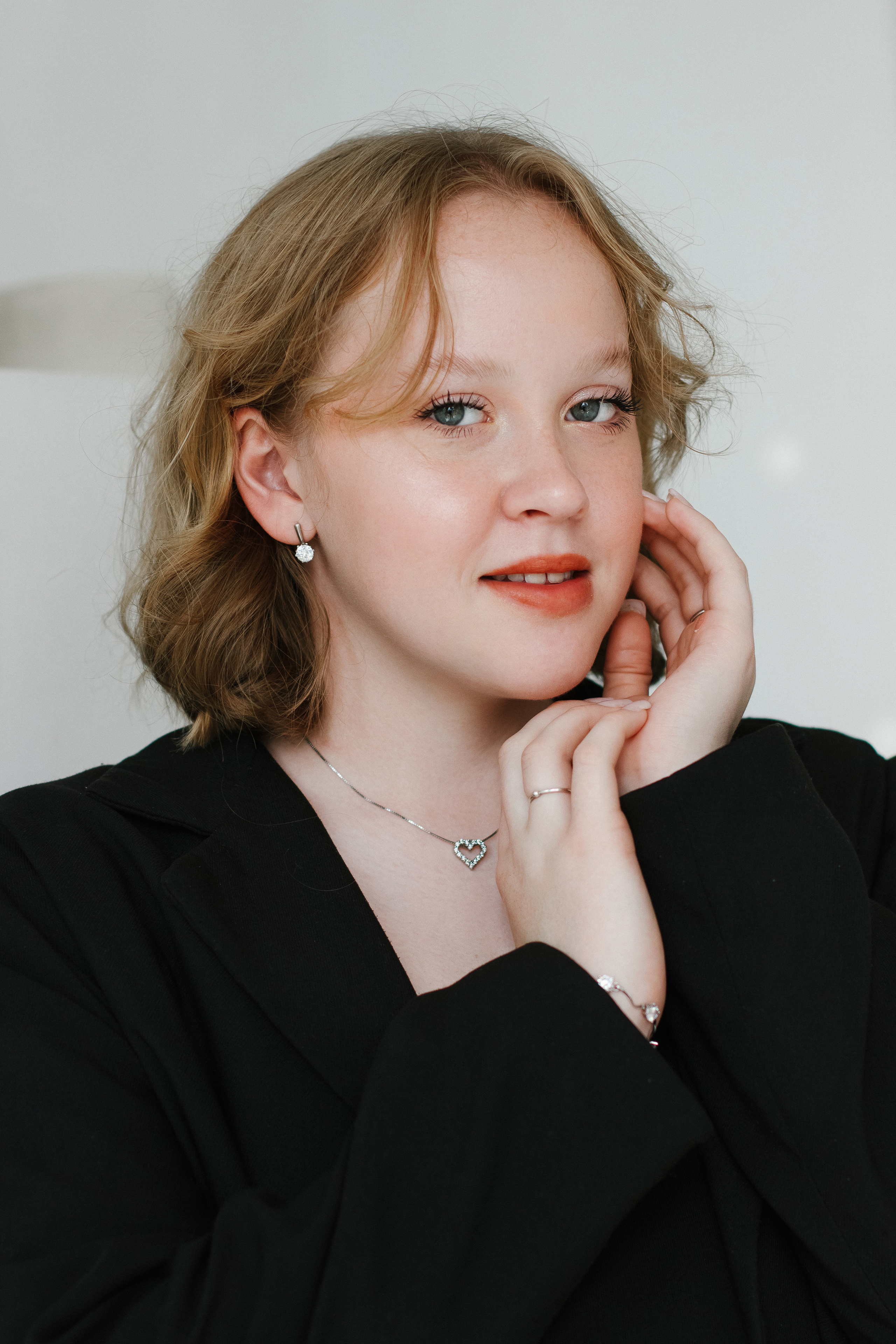 Женская фотосессия в стиле минимализм. Контентный фотограф в Перми Натали Кытманова