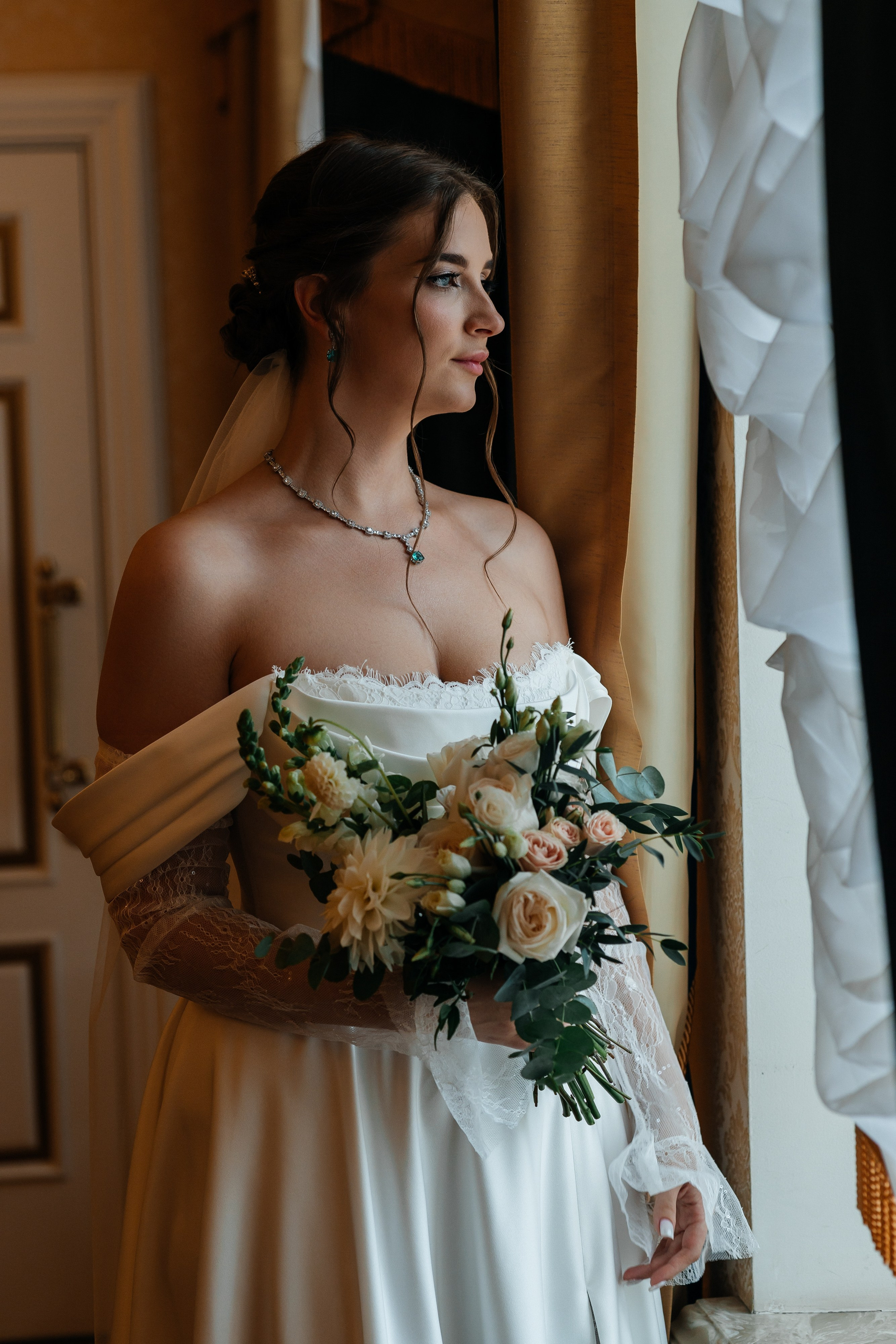 Свадебная прогулка на корабле. Олег Сверчков | Свадебный фотограф Вологда