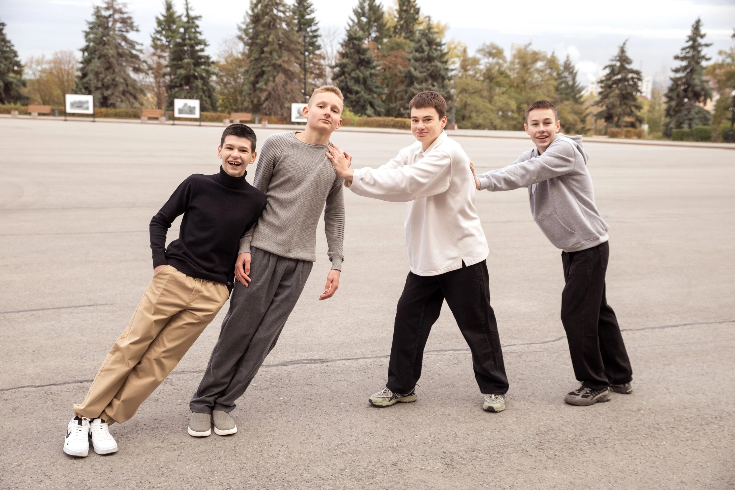 По трое-пятеро