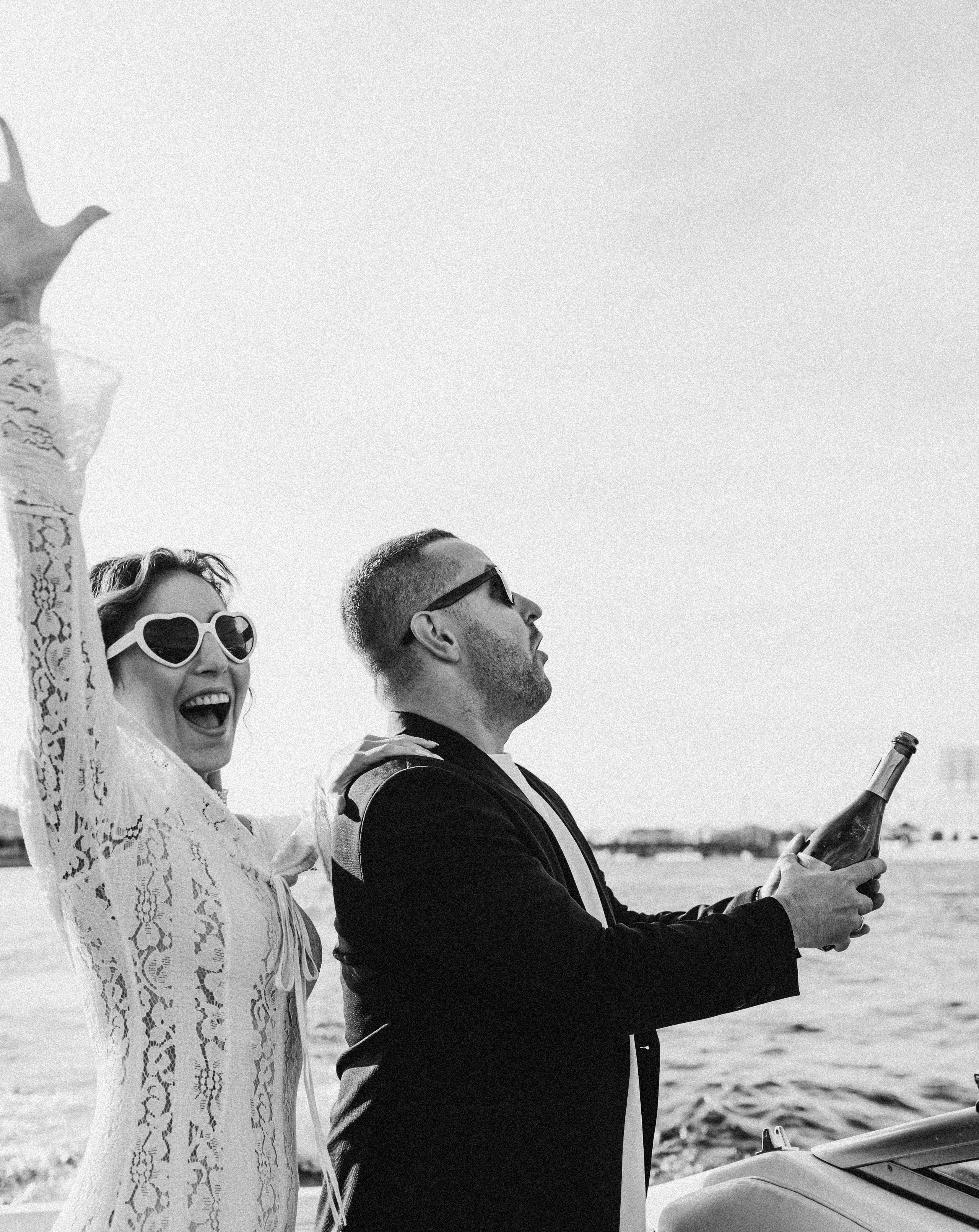 Свадебная фотосессия на катере. Свадебная фотосессия в Санкт-Петербурге.