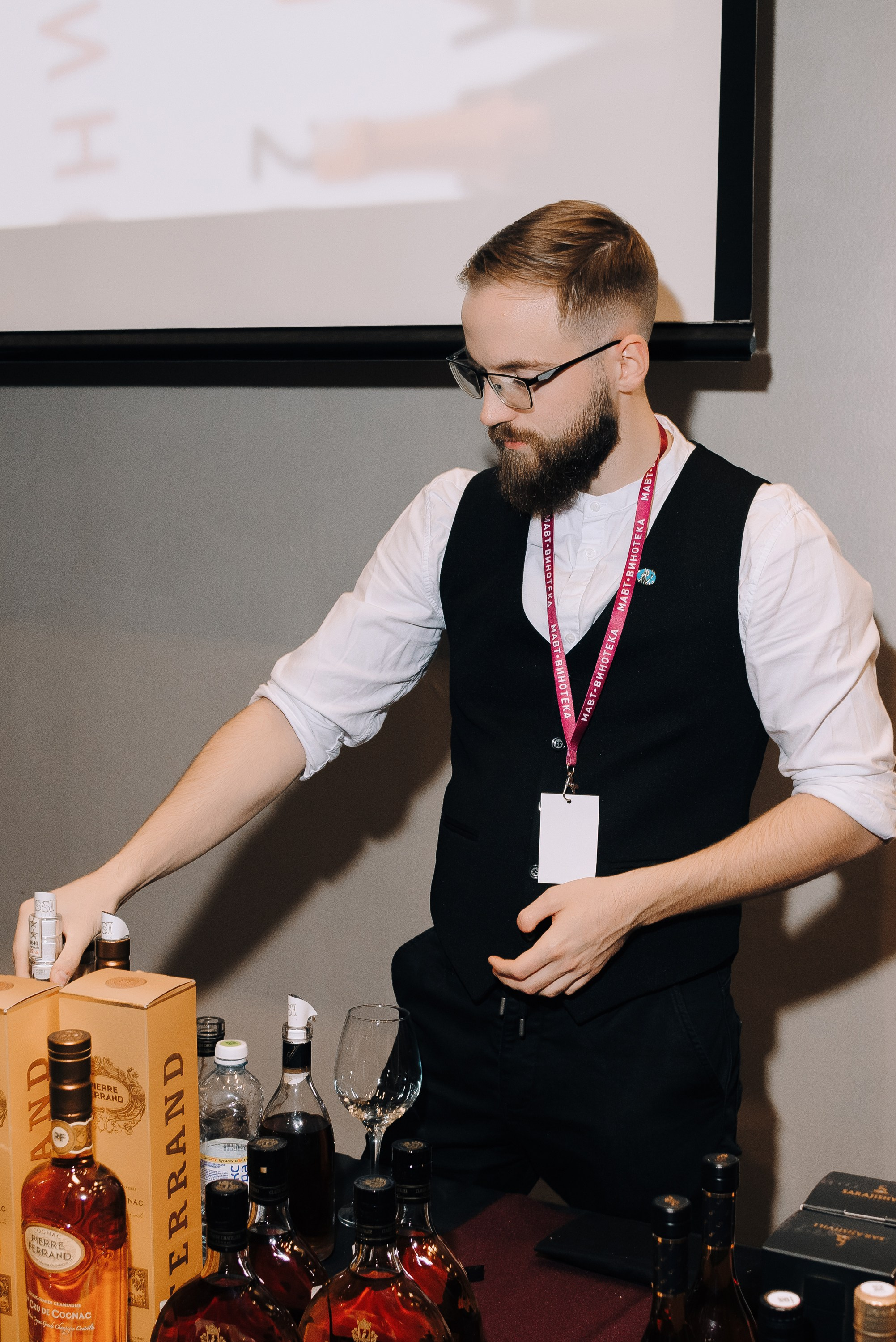 ФЕСТИВАЛЬ ВИНА И КРЕПКИХ НАПИТКОВ МАВТ-ВИНОТЕКА. Репортажный фотограф Зуев Роман г. Челябинск