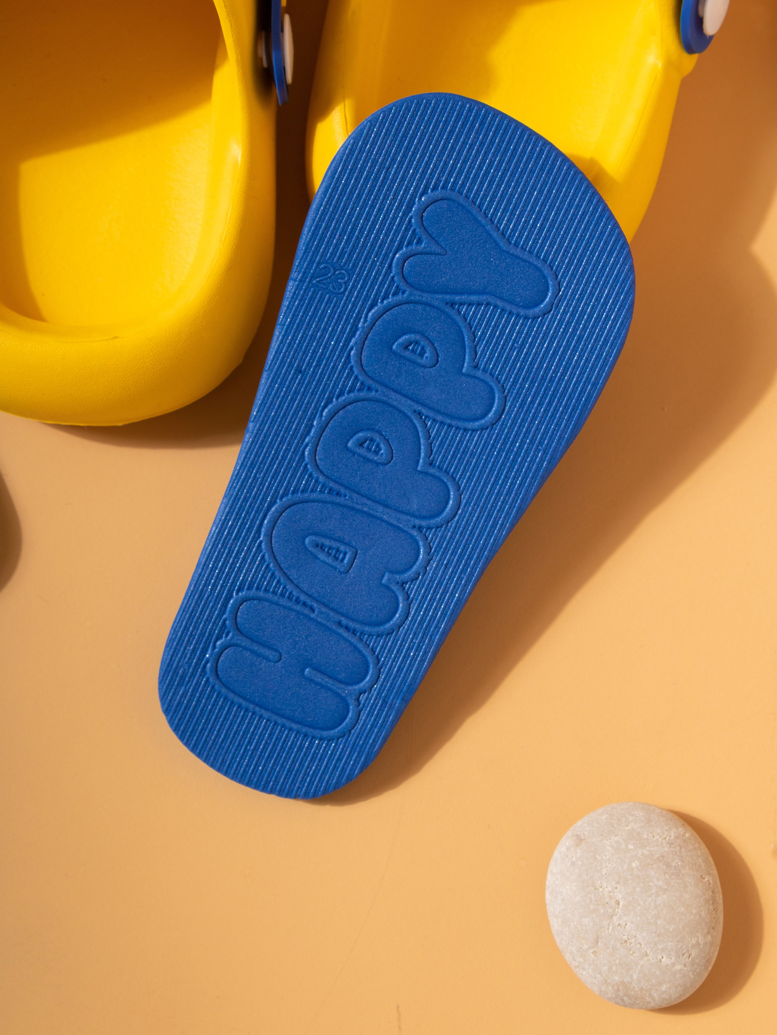 Тапочки резиновые. Фотостудия для Wildberries Ozon