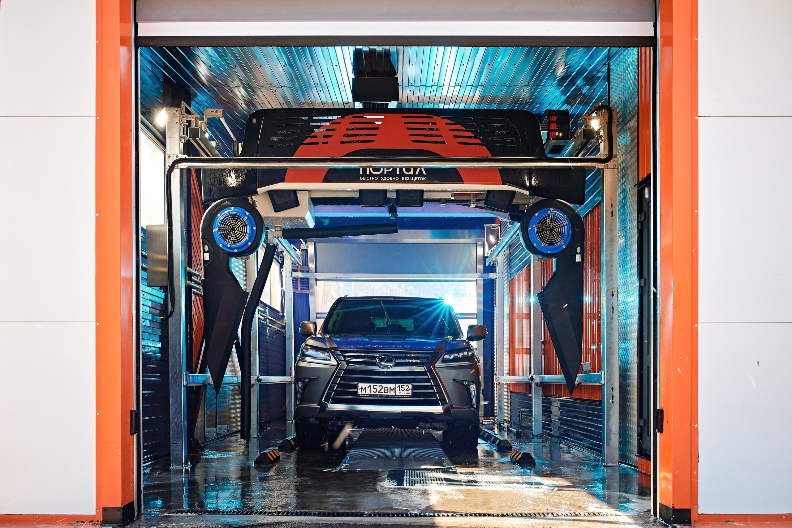 Рекламная съёмка для сети роботизированных автомоек Портал. Антон Артюшин, портретный фотограф. Москва