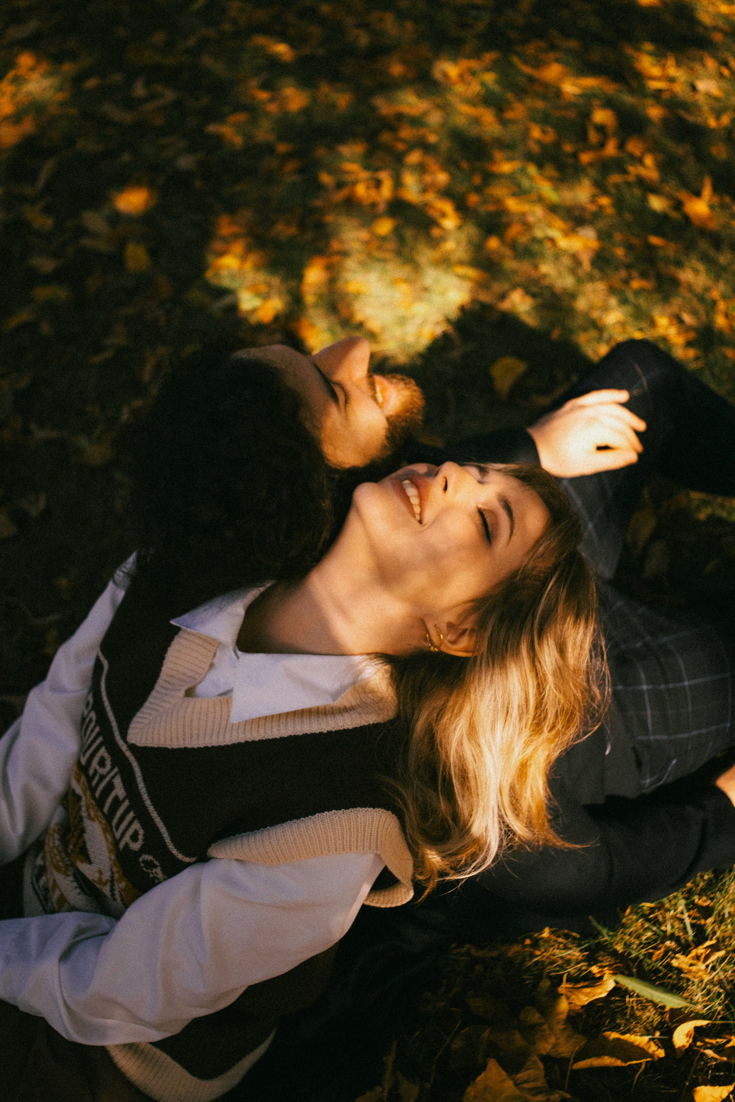 Фотосъёмка влюбленных в осеннем городе