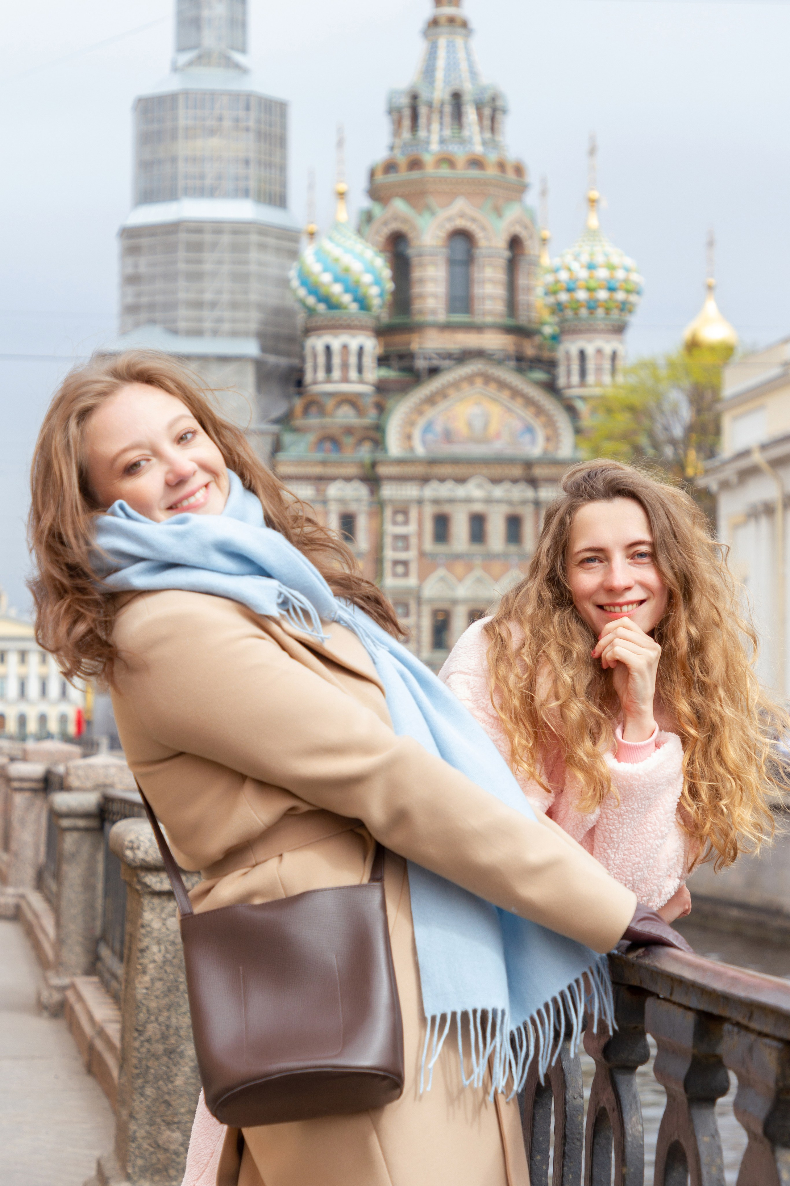 Фотопрогулка по центру Питера с подружками. Портретный и семейный фотограф в Санкт-Петербурге Ульяна Жукова