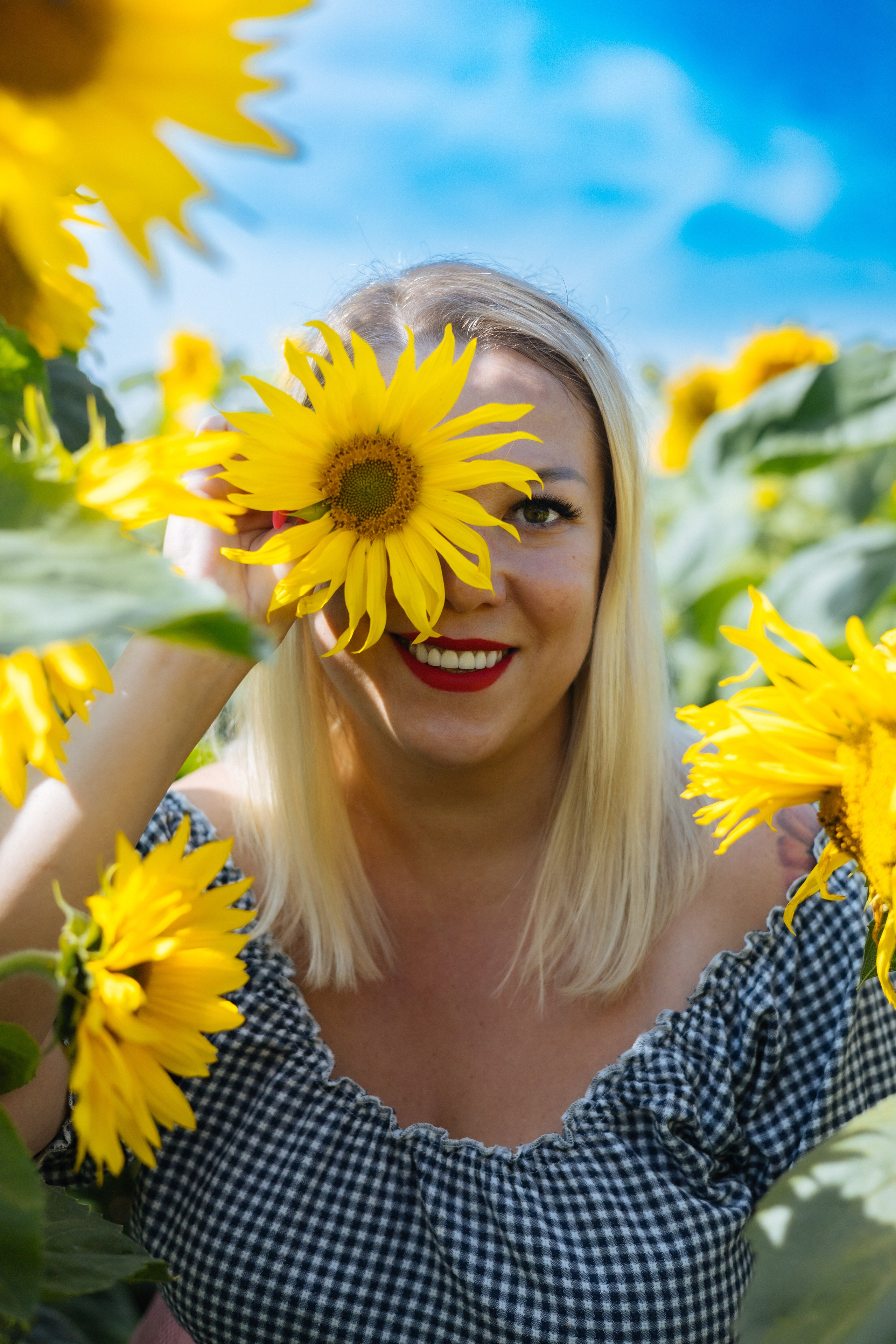 ПОДСОЛНУХИ 2025. Фотограф Красноярск съемки лавстори, фотосессия в студии, портретная съемка, творческие фотосессии