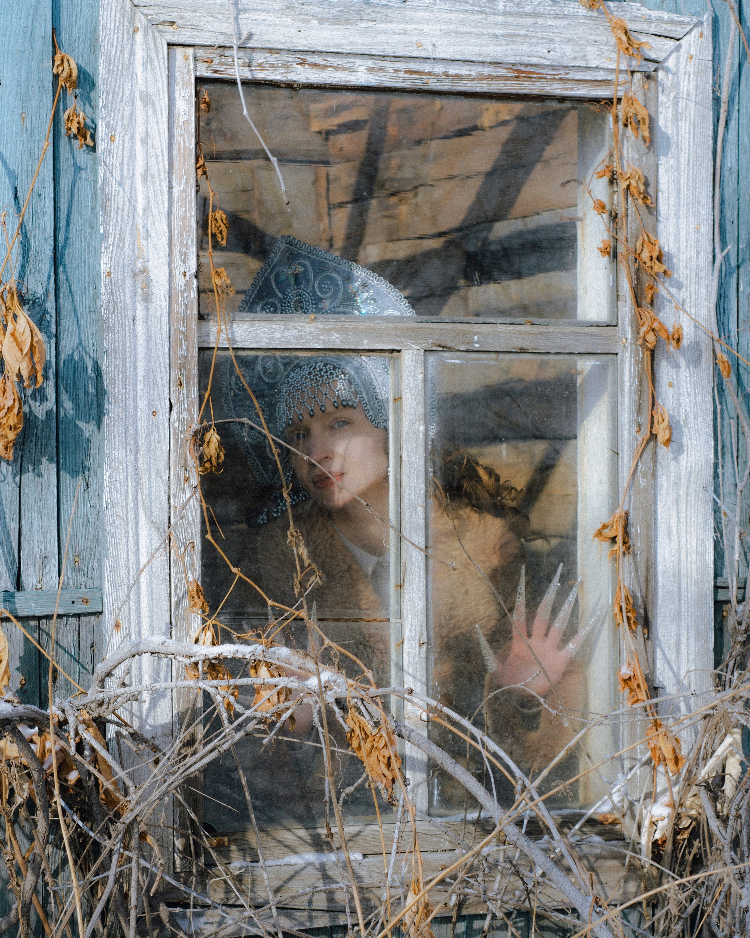 THE ROOT TETHER. Yulia Yurchevskaya | Art Director & Visual Visionary