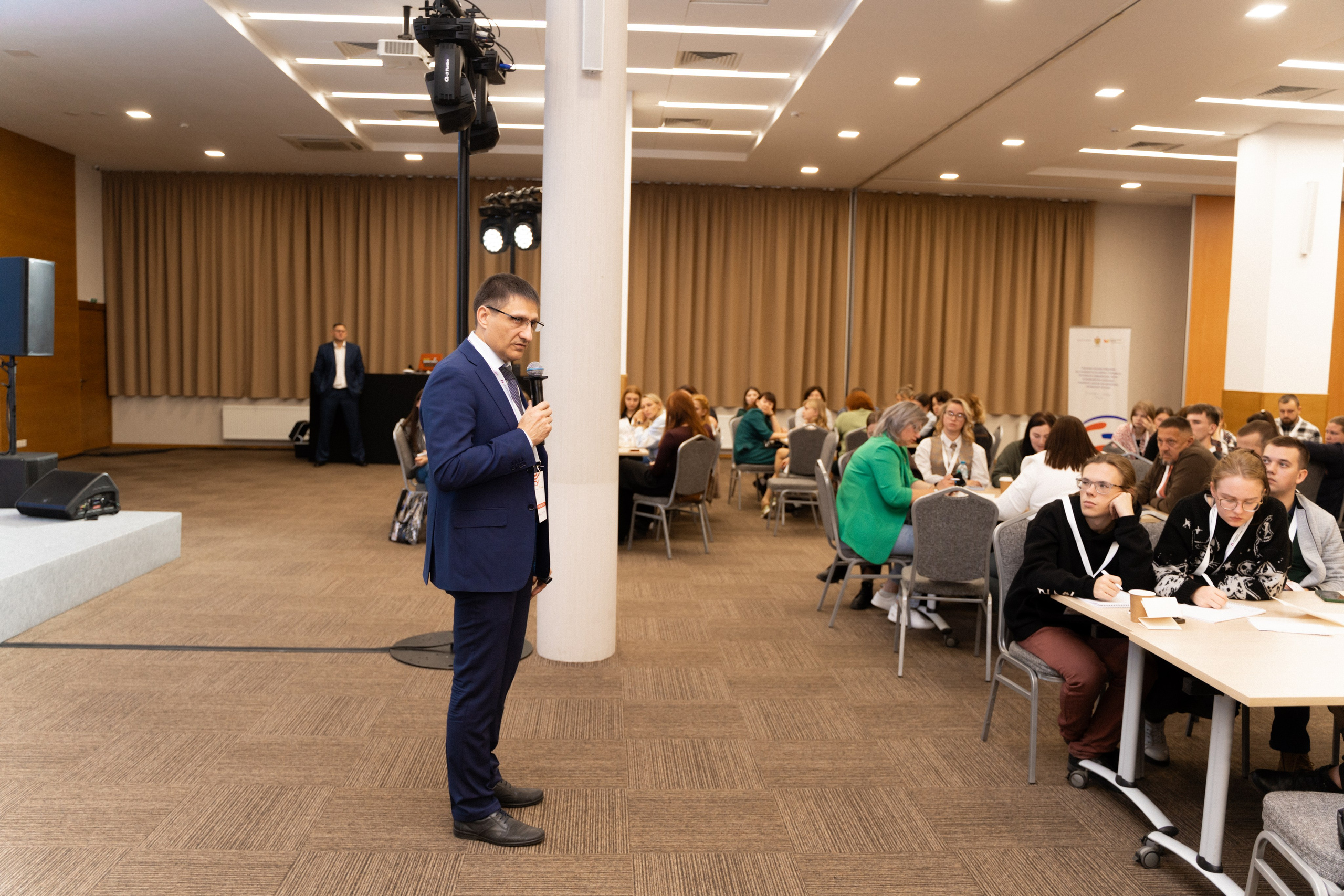 Окружной семинар в сфере профилактики от Росмолодежи в Амаксе 2024. Фотограф Надежда Погребняк | Рязань | Москва