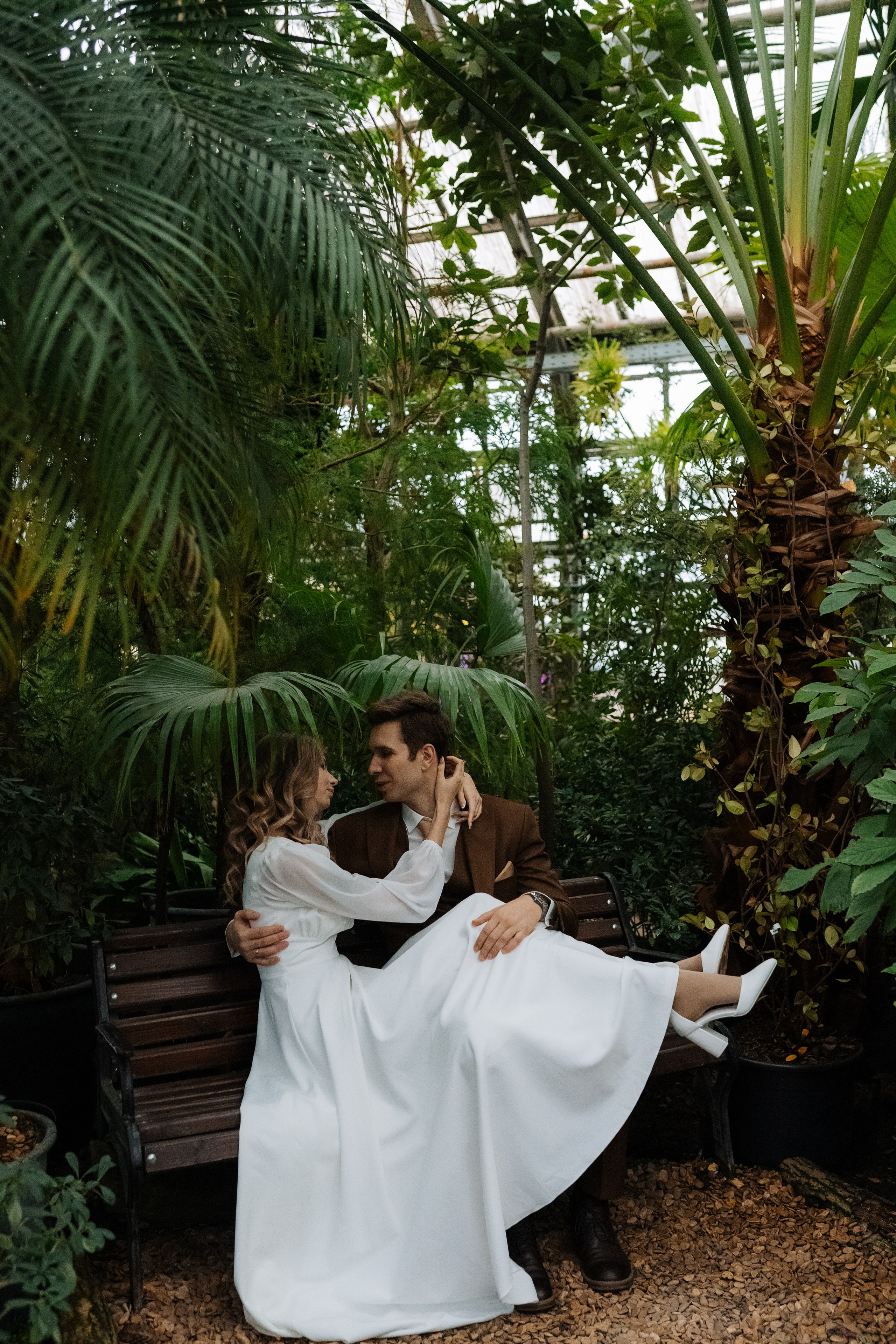 Свадебная фотосессия в оранжерее, Москва. Свадебный фотограф в Москве Анна Полушина