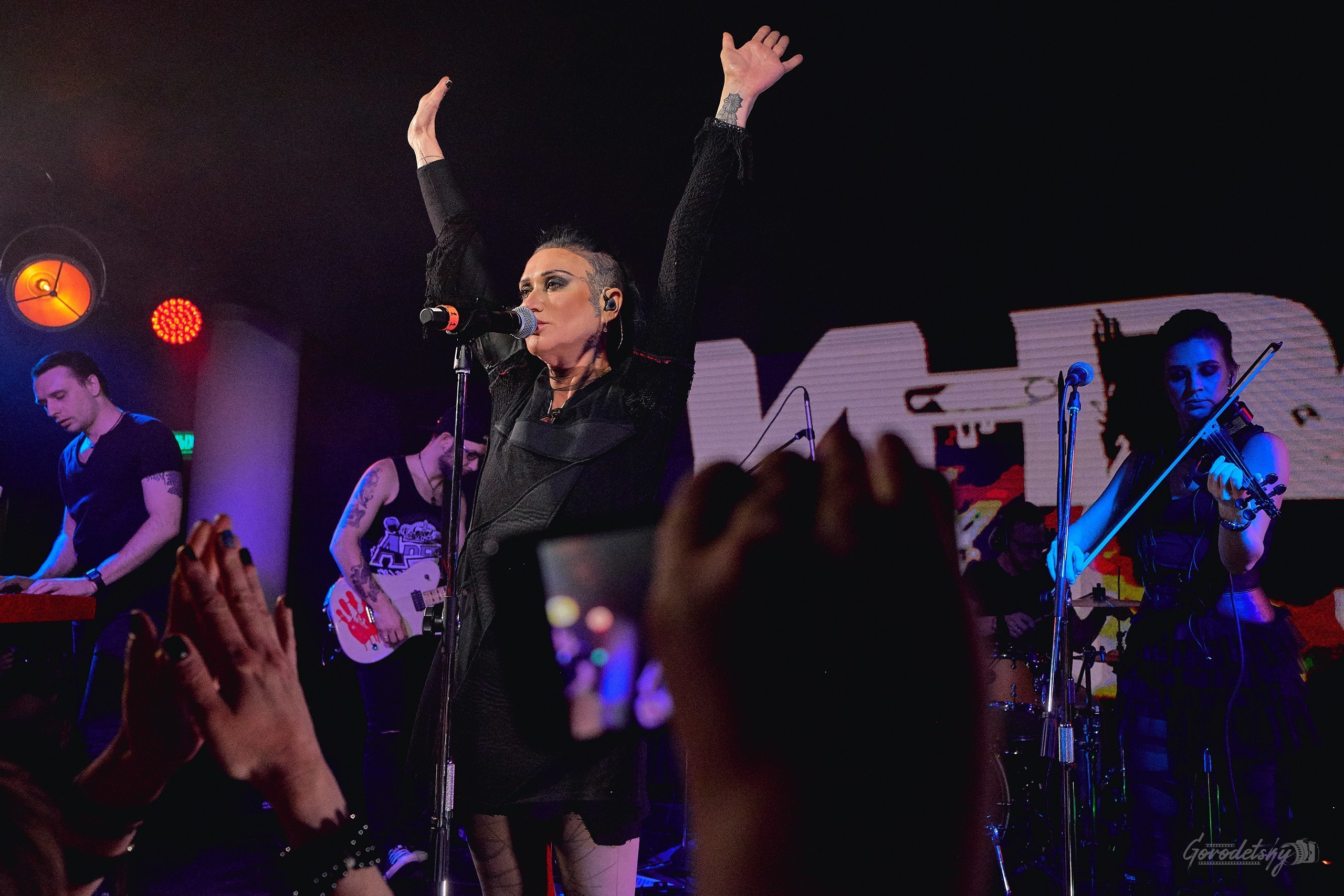 Линда, фото с концерта. Фотограф в Екатеринбурге Юра Сахар. Профессиональный фотограф в Екатеринбурге Юра Сахар