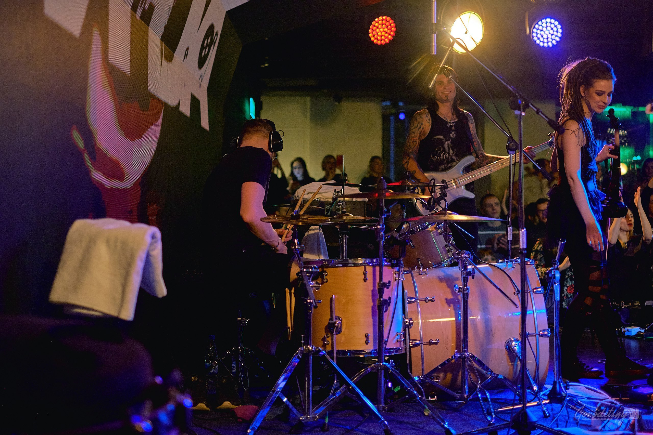 Линда, фото с концерта. Фотограф в Екатеринбурге Юра Сахар. Профессиональный фотограф в Екатеринбурге Юра Сахар