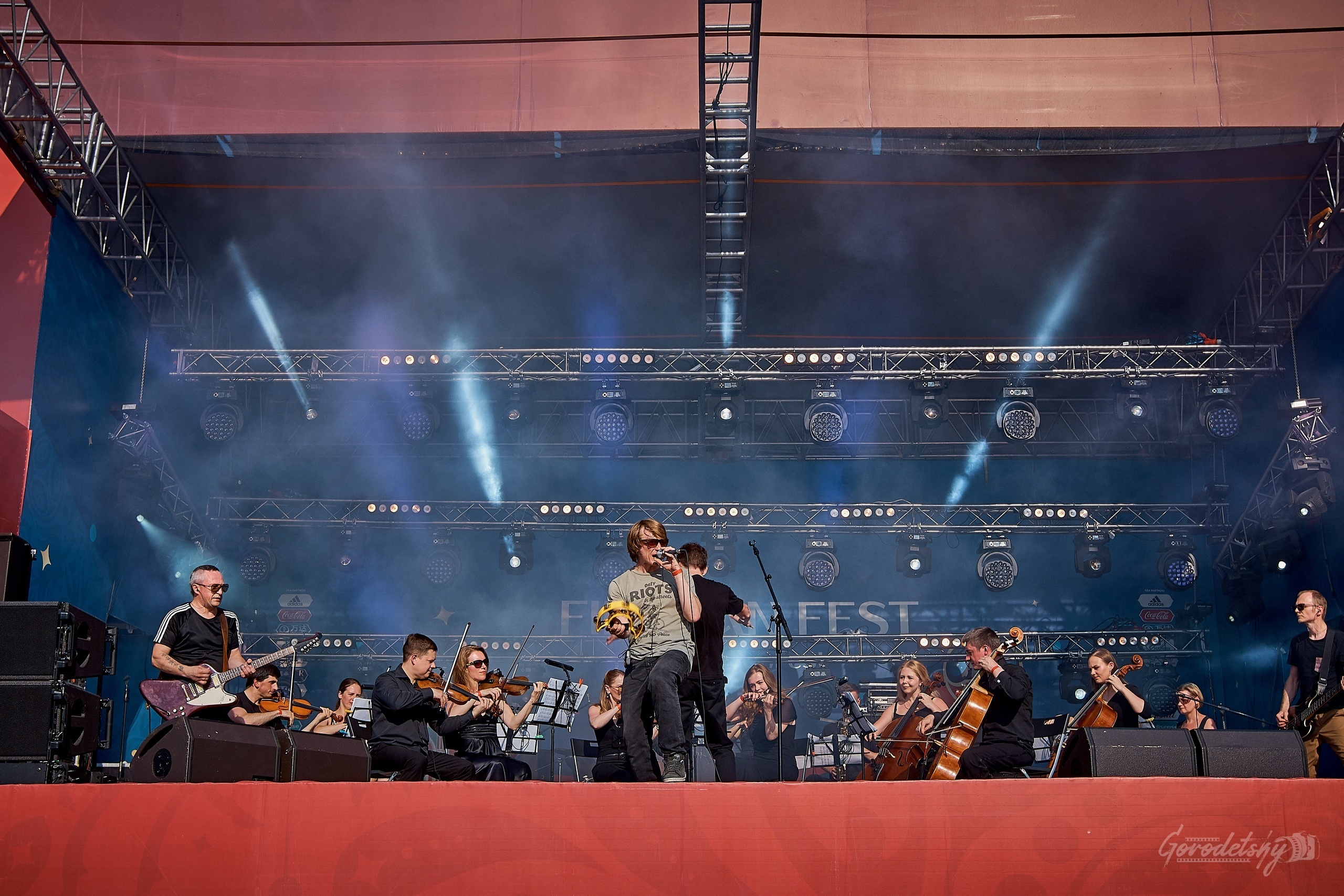 Курара и Другой Оркестр, фото с концерта. Фотограф в Екатеринбурге Юр. Профессиональный фотограф в Екатеринбурге Юра Сахар