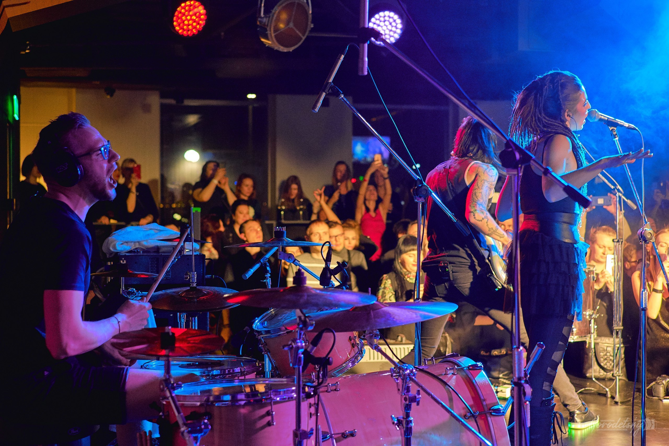 Линда, фото с концерта. Фотограф в Екатеринбурге Юра Сахар. Профессиональный фотограф в Екатеринбурге Юра Сахар