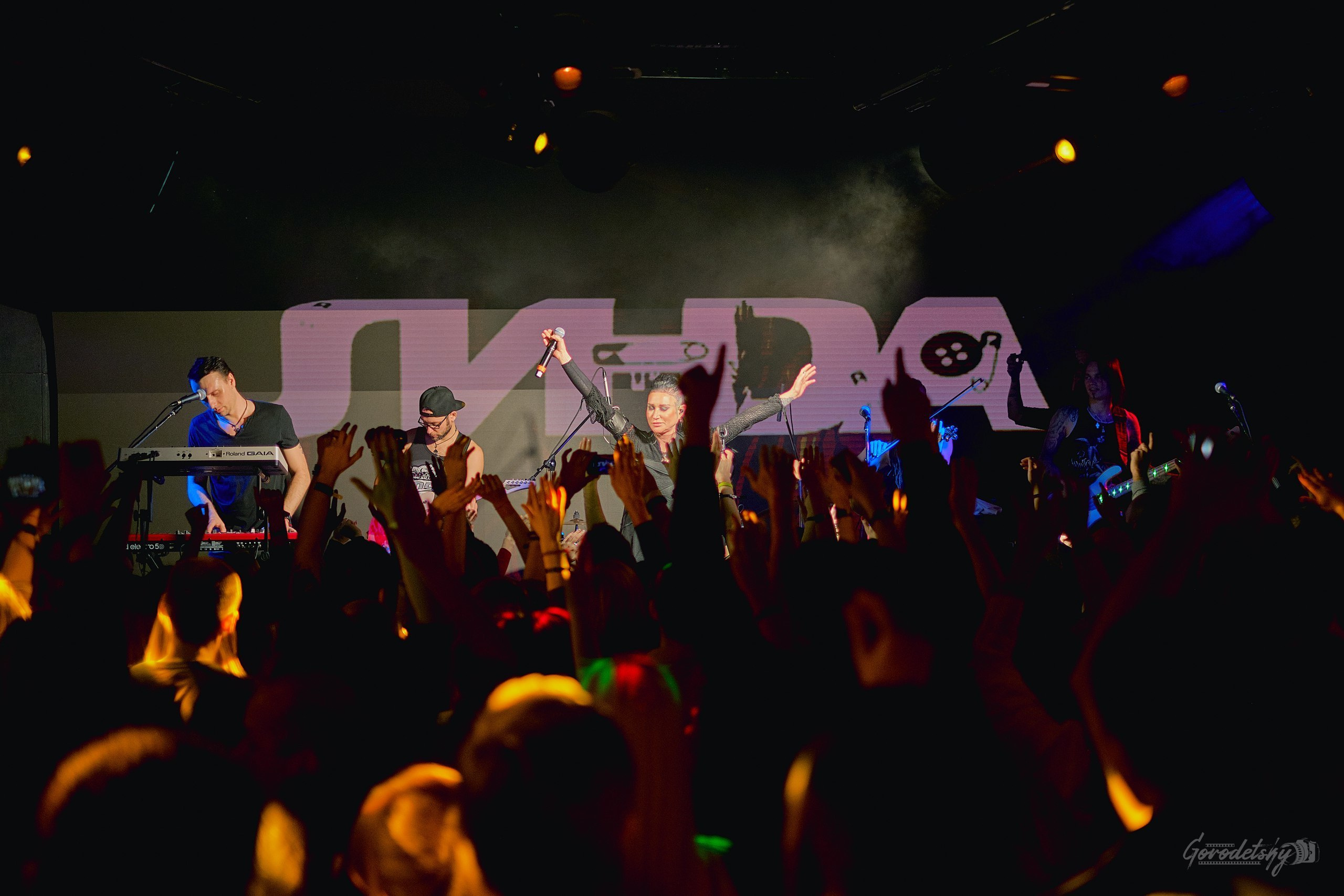 Линда, фото с концерта. Фотограф в Екатеринбурге Юра Сахар. Профессиональный фотограф в Екатеринбурге Юра Сахар