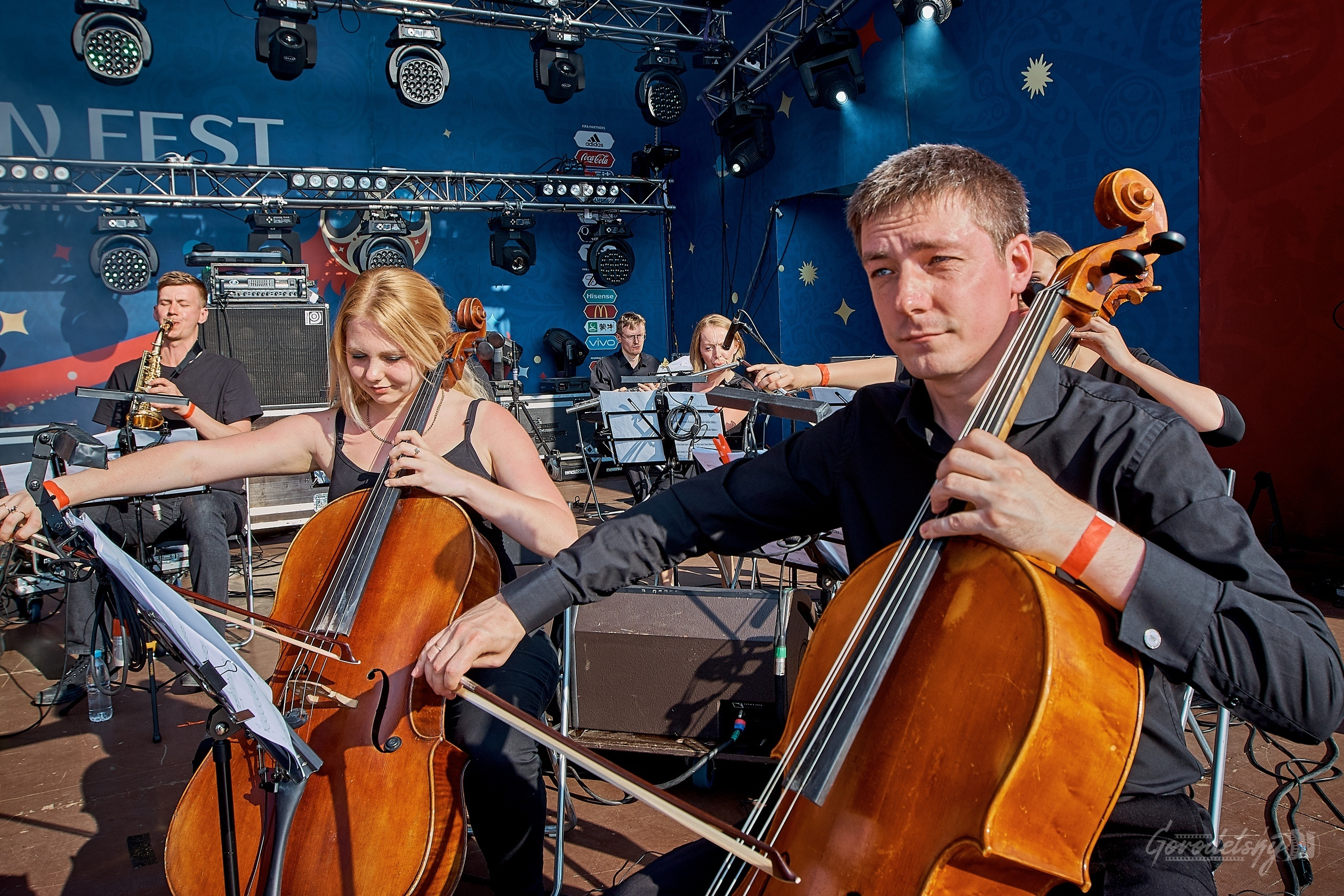 Курара и Другой Оркестр, фото с концерта. Фотограф в Екатеринбурге Юр. Профессиональный фотограф в Екатеринбурге Юра Сахар