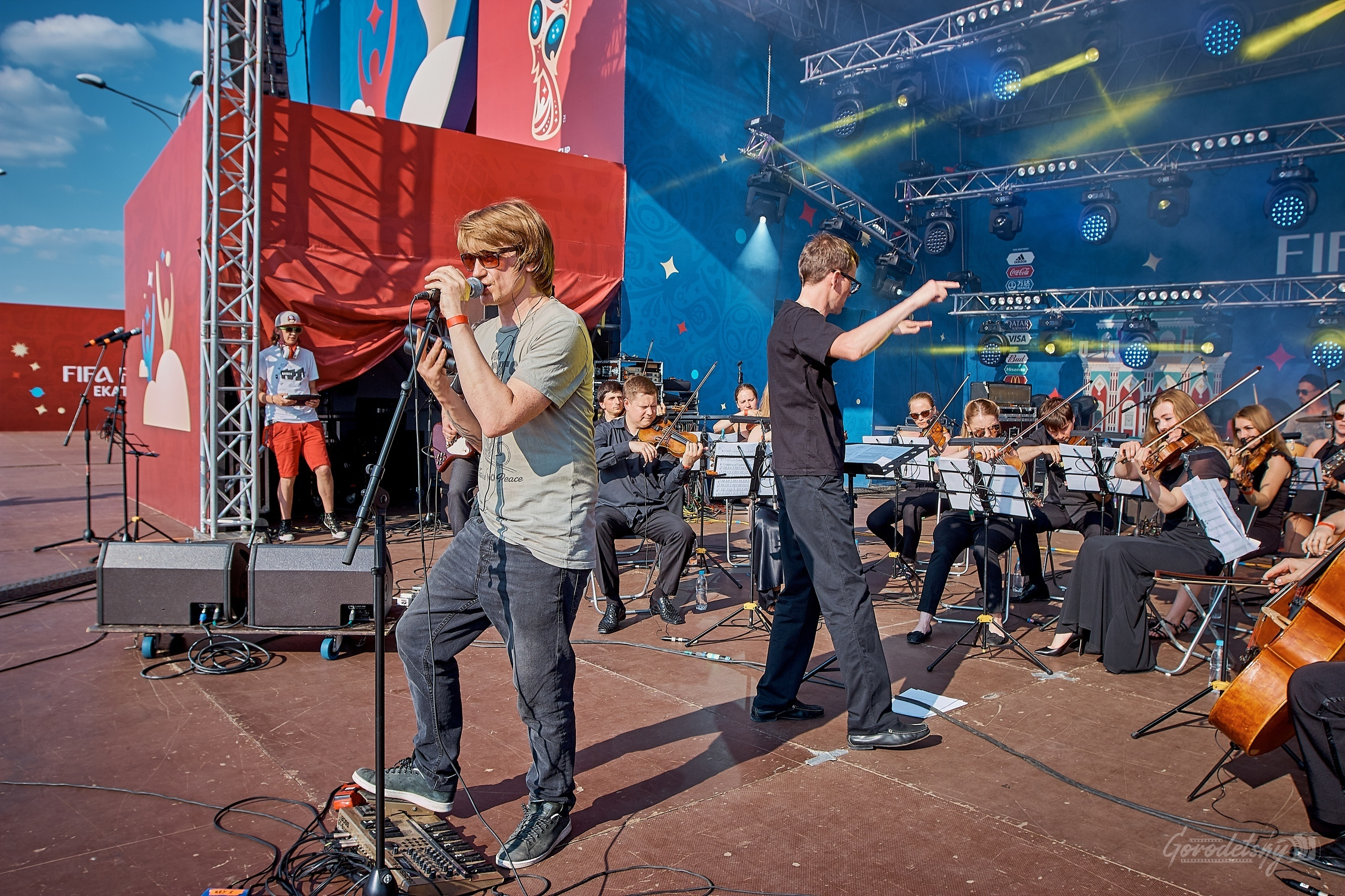 Курара и Другой Оркестр, фото с концерта. Фотограф в Екатеринбурге Юр. Профессиональный фотограф в Екатеринбурге Юра Сахар