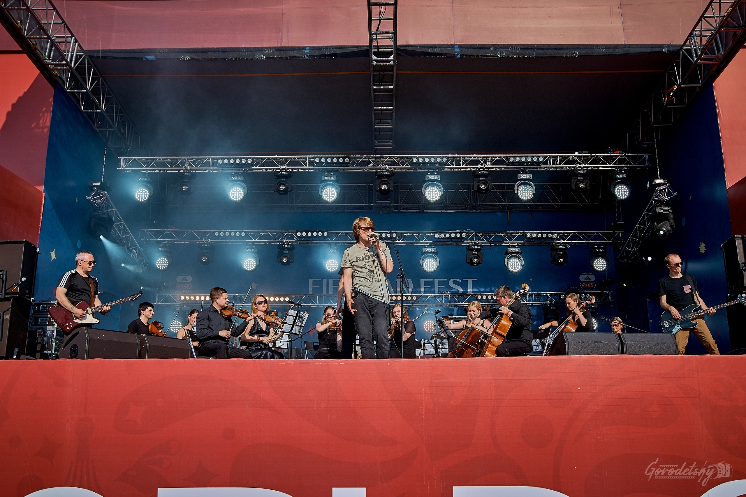 Курара и Другой Оркестр, фото с концерта. Фотограф в Екатеринбурге Юр. Профессиональный фотограф в Екатеринбурге Юра Сахар