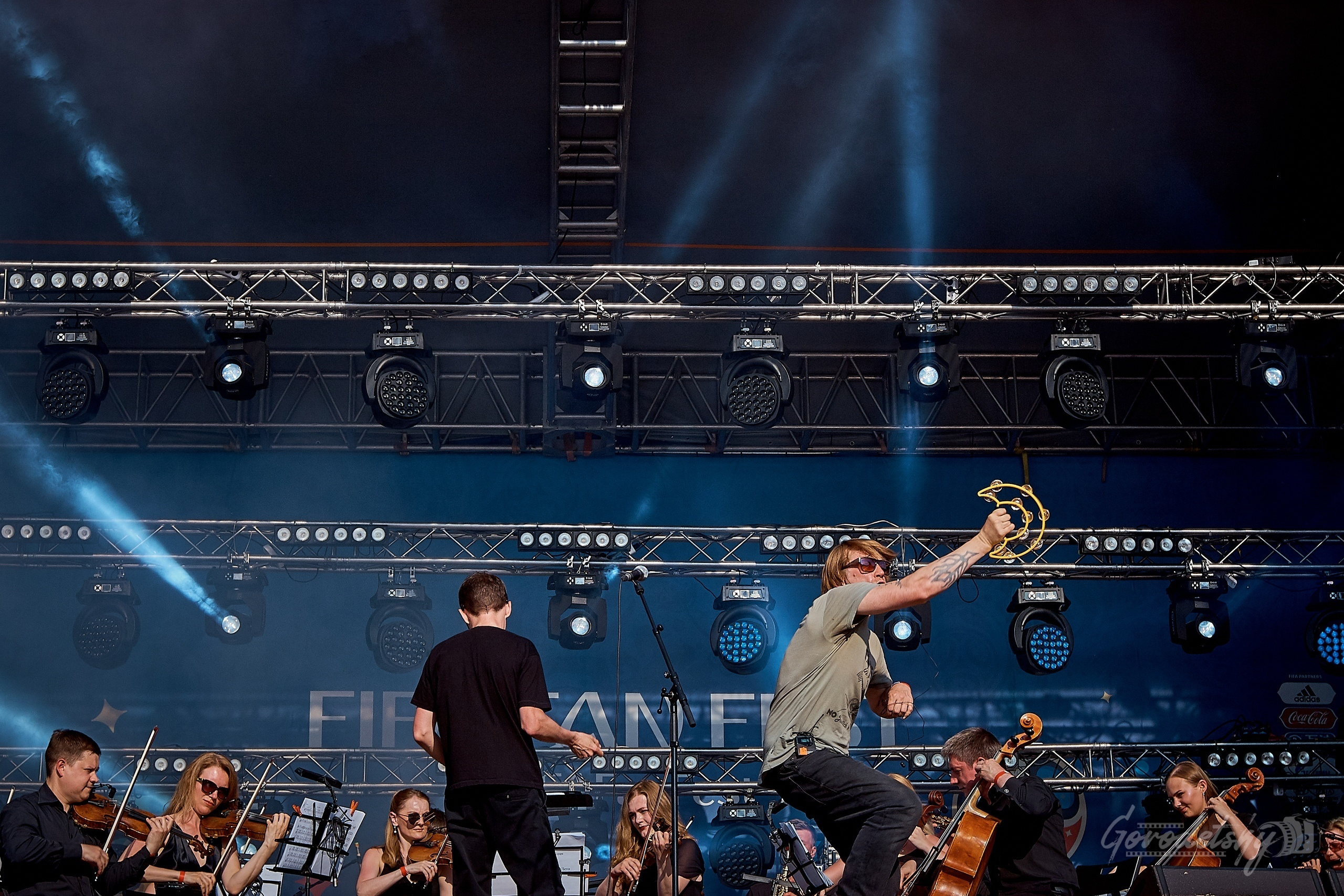 Курара и Другой Оркестр, фото с концерта. Фотограф в Екатеринбурге Юр. Профессиональный фотограф в Екатеринбурге Юра Сахар