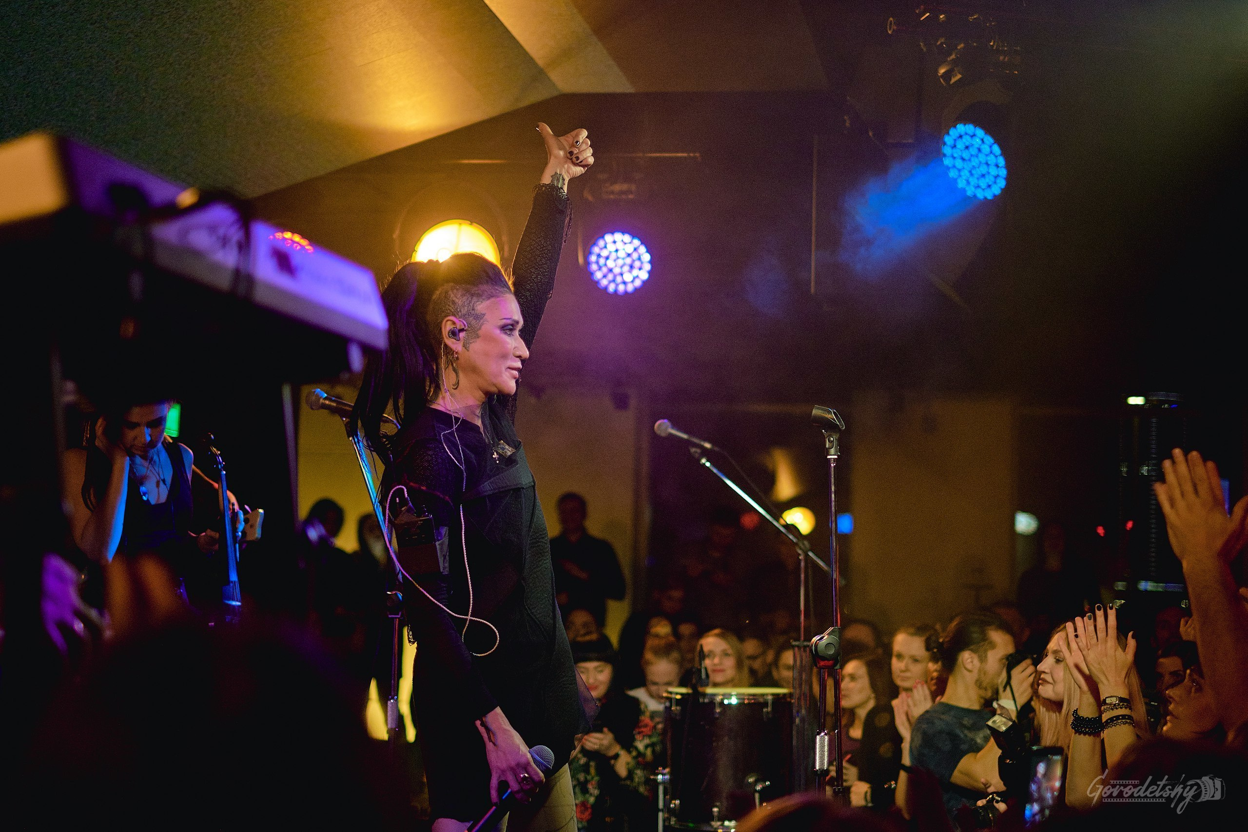 Линда, фото с концерта. Фотограф в Екатеринбурге Юра Сахар. Профессиональный фотограф в Екатеринбурге Юра Сахар