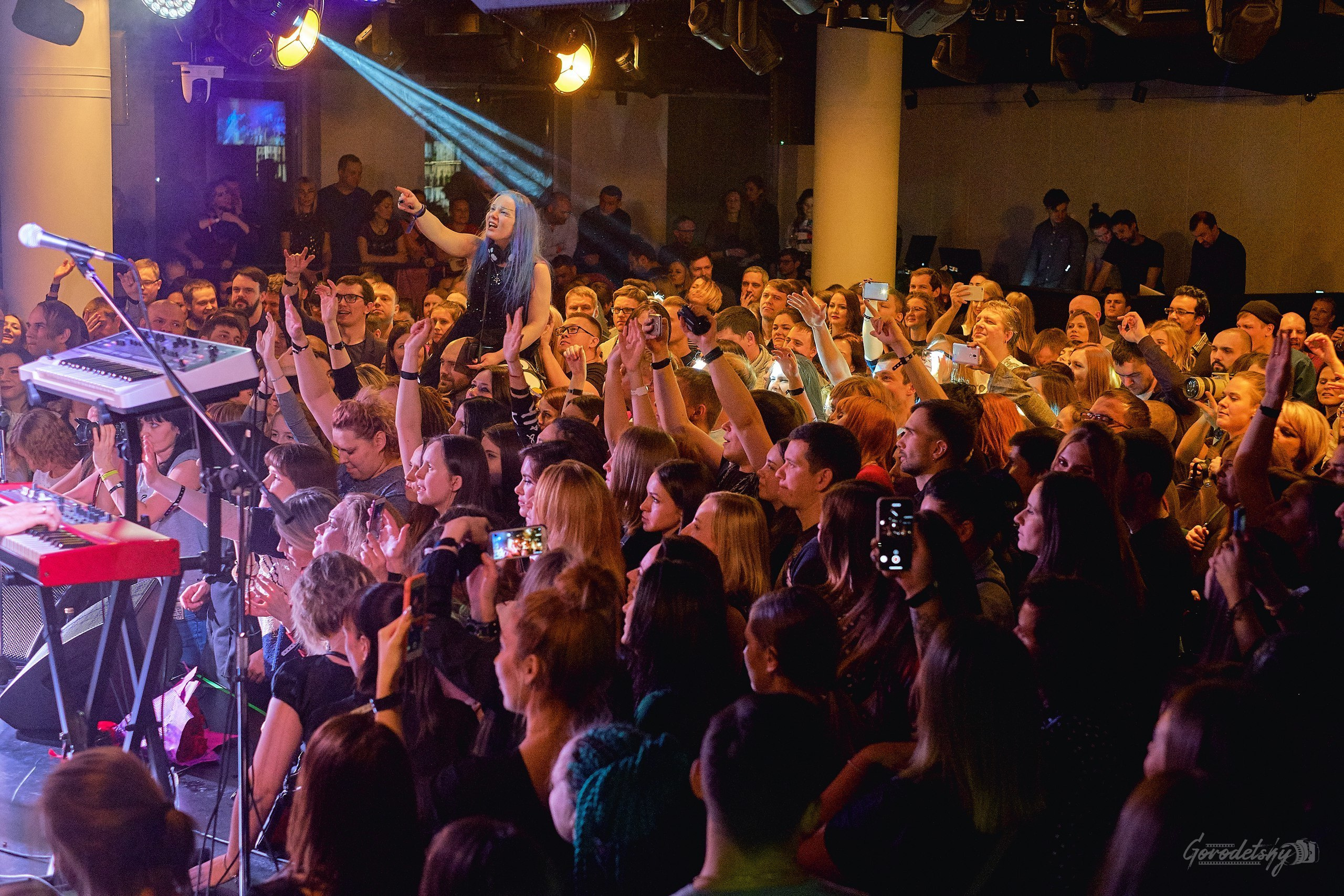 Линда, фото с концерта. Фотограф в Екатеринбурге Юра Сахар. Профессиональный фотограф в Екатеринбурге Юра Сахар