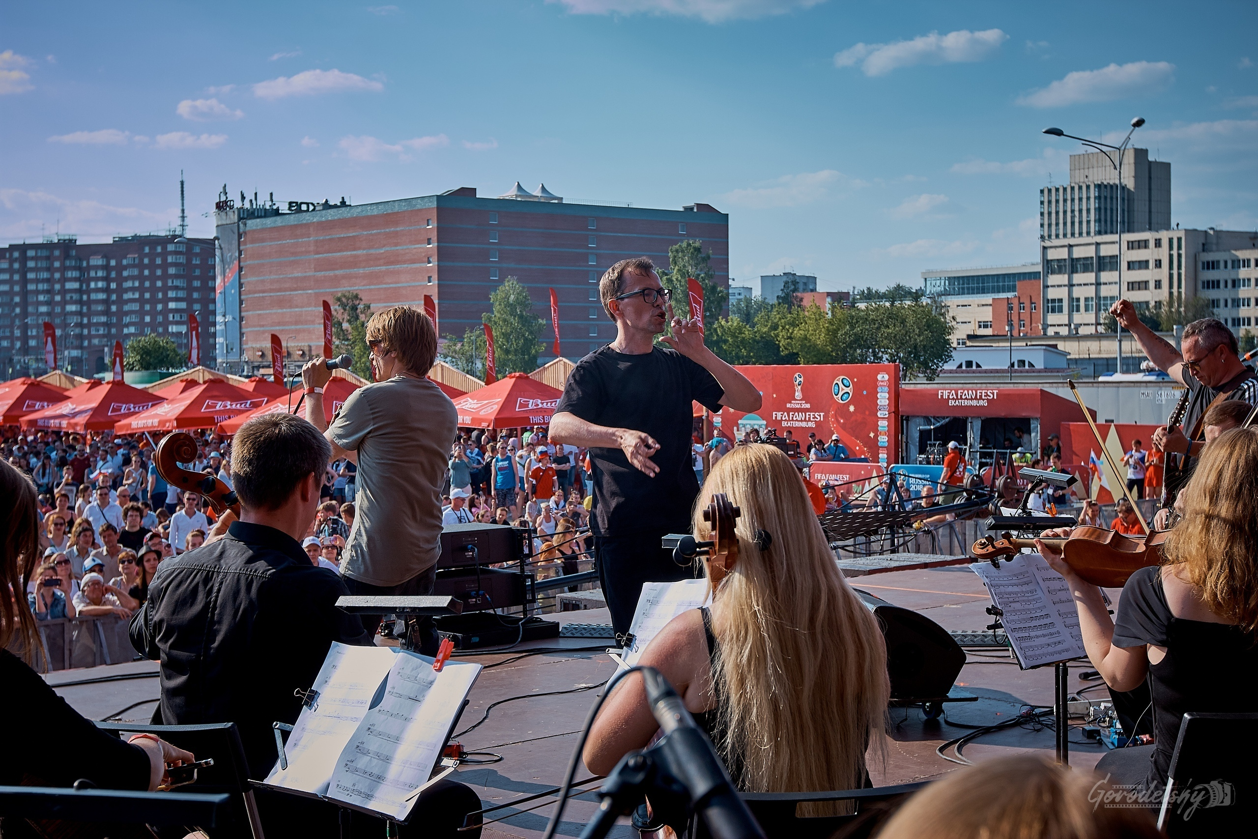 Курара и Другой Оркестр, фото с концерта. Фотограф в Екатеринбурге Юр. Профессиональный фотограф в Екатеринбурге Юра Сахар