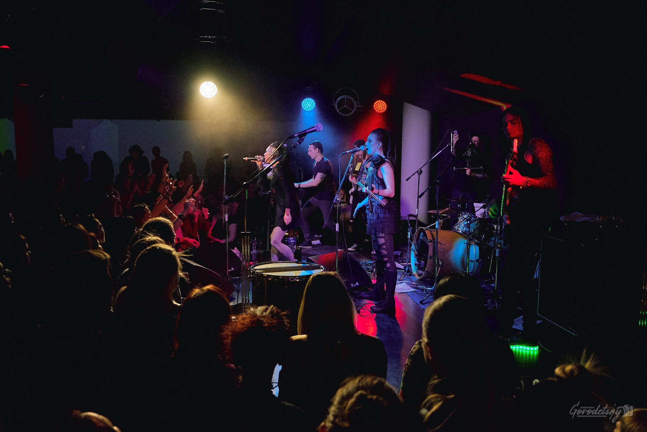 Линда, фото с концерта. Фотограф в Екатеринбурге Юра Сахар. Профессиональный фотограф в Екатеринбурге Юра Сахар