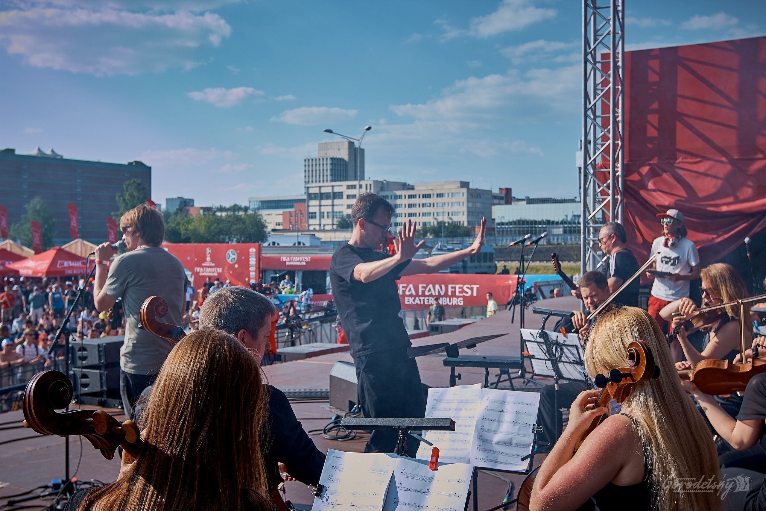 Курара и Другой Оркестр, фото с концерта. Фотограф в Екатеринбурге Юр. Профессиональный фотограф в Екатеринбурге Юра Сахар