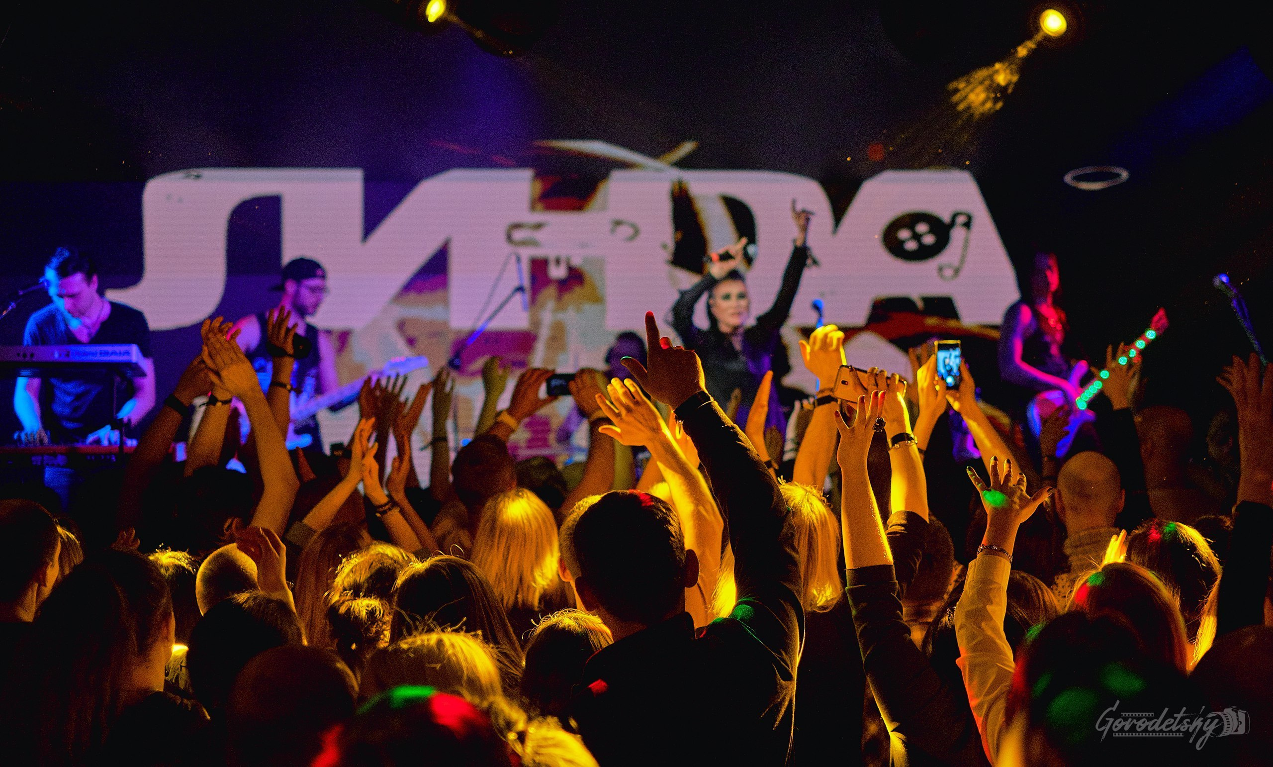 Линда, фото с концерта. Фотограф в Екатеринбурге Юра Сахар. Профессиональный фотограф в Екатеринбурге Юра Сахар