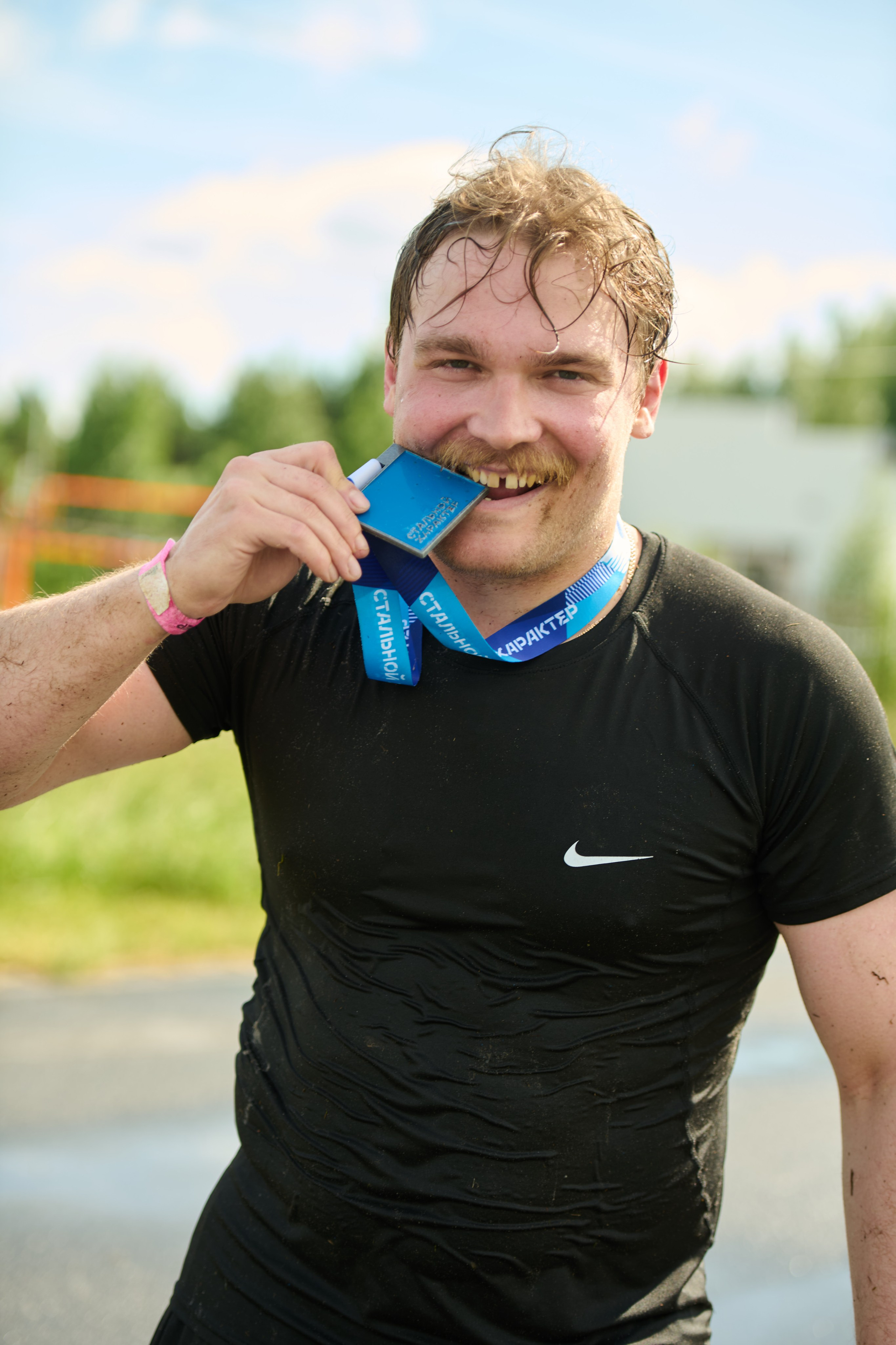 Фоторепортаж с забега Стальной характер в Сургуте, 5 июля 2025. Репортажный и семейный фотограф — Шелихов Сергей