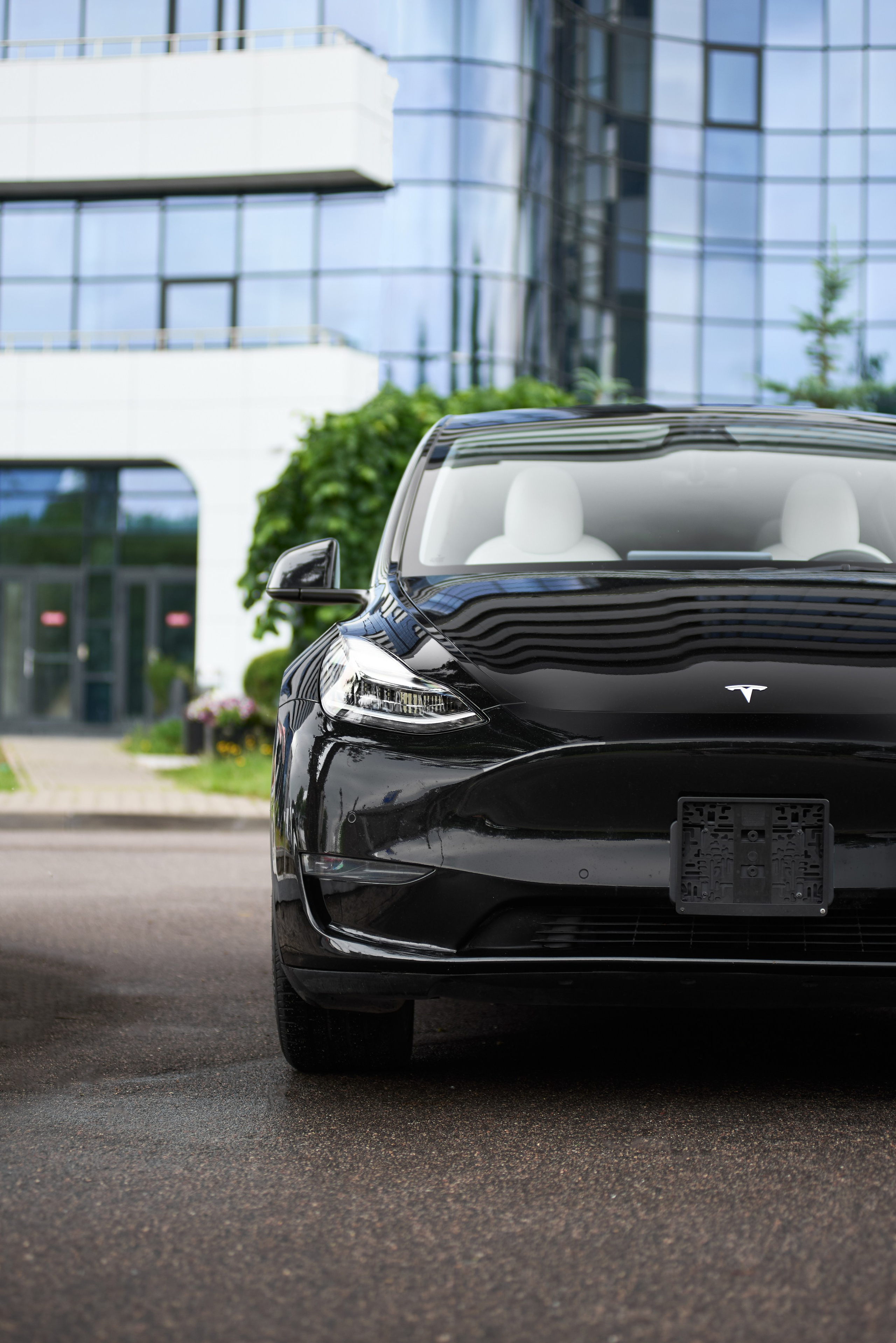 Tesla Y. Автомобильный и интерьерный фотограф в Минске Александр Тагаев