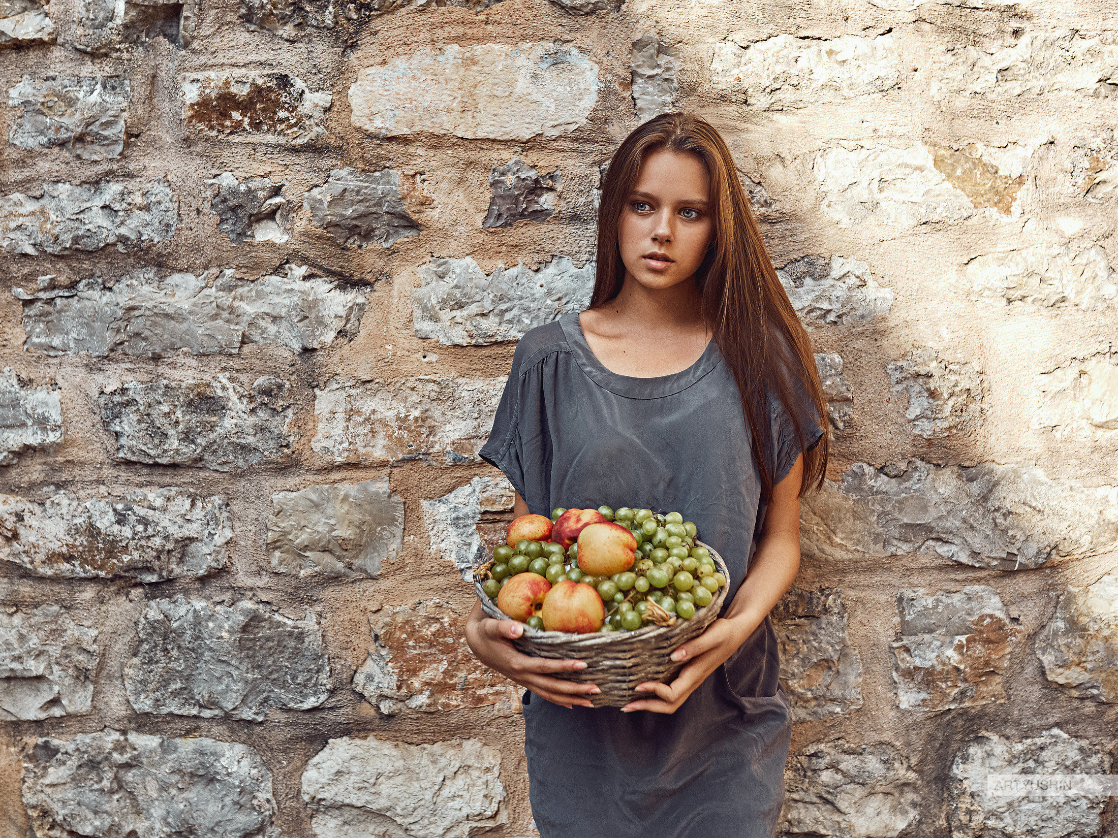 Портретная фотосессия на улице. Антон Артюшин, портретный фотограф. Москва