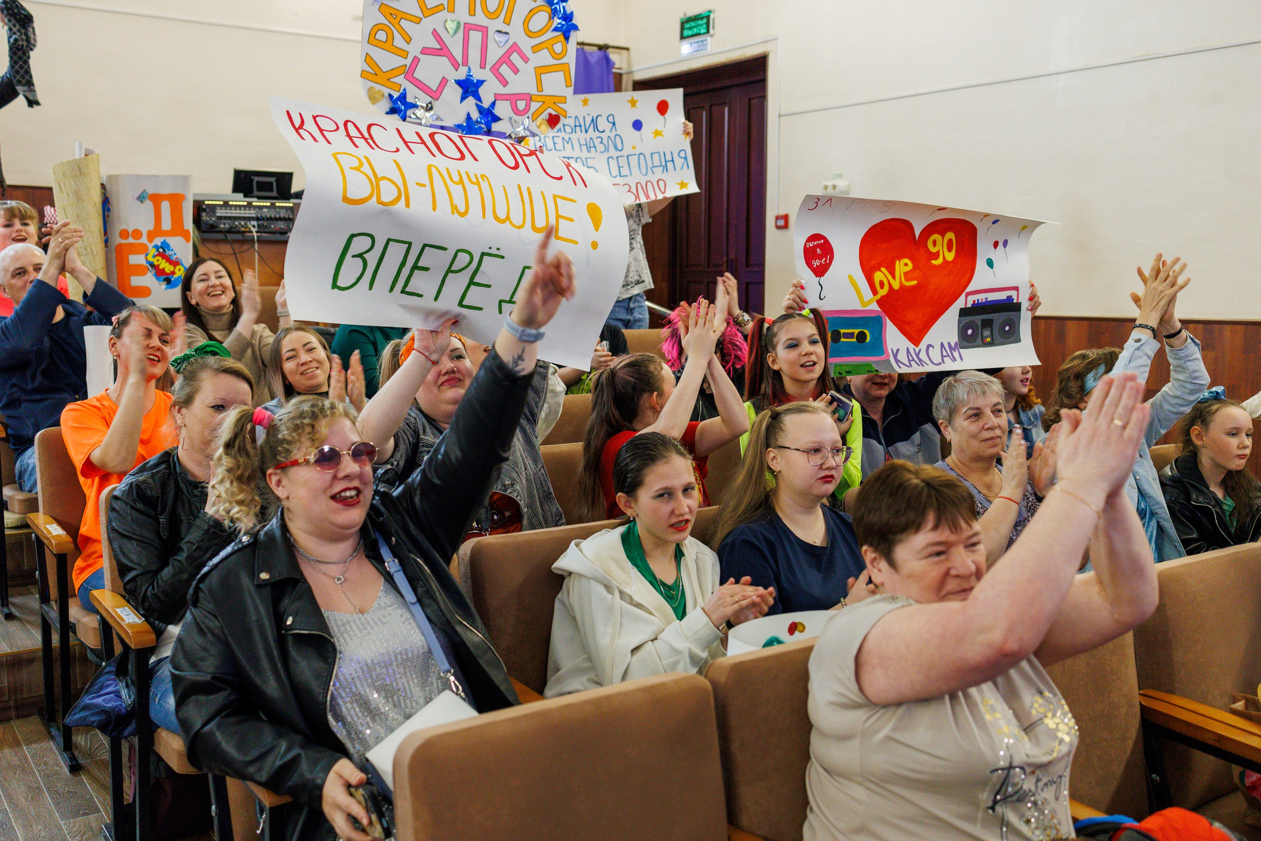 Школьный КВН в Томари. Свадебный, семейный и репортажный фотограф в Южно-Сахалинске Артур Петросян