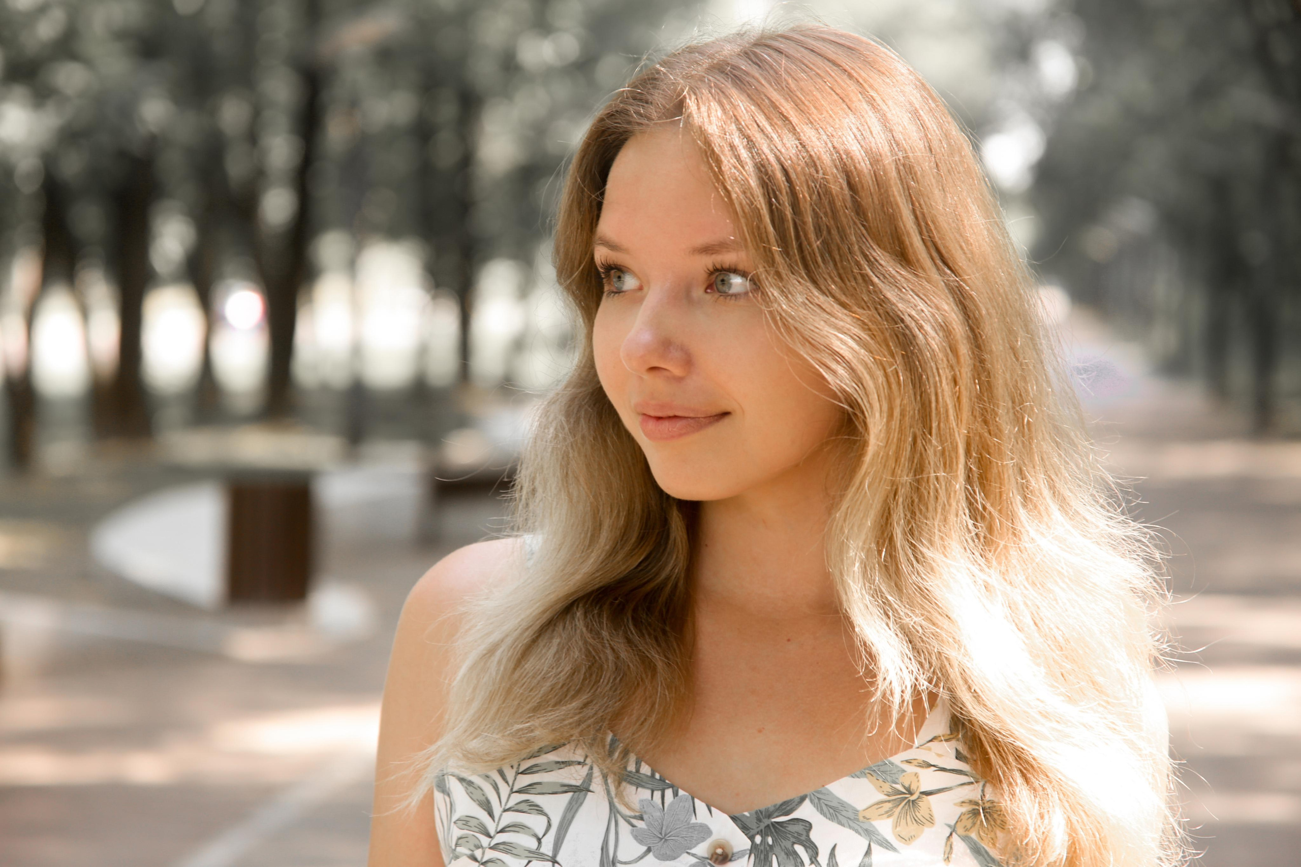 Маша в лесу босиком. Фотограф Пермь. Фотосессия в фотостудии Перми и на свежем воздухе