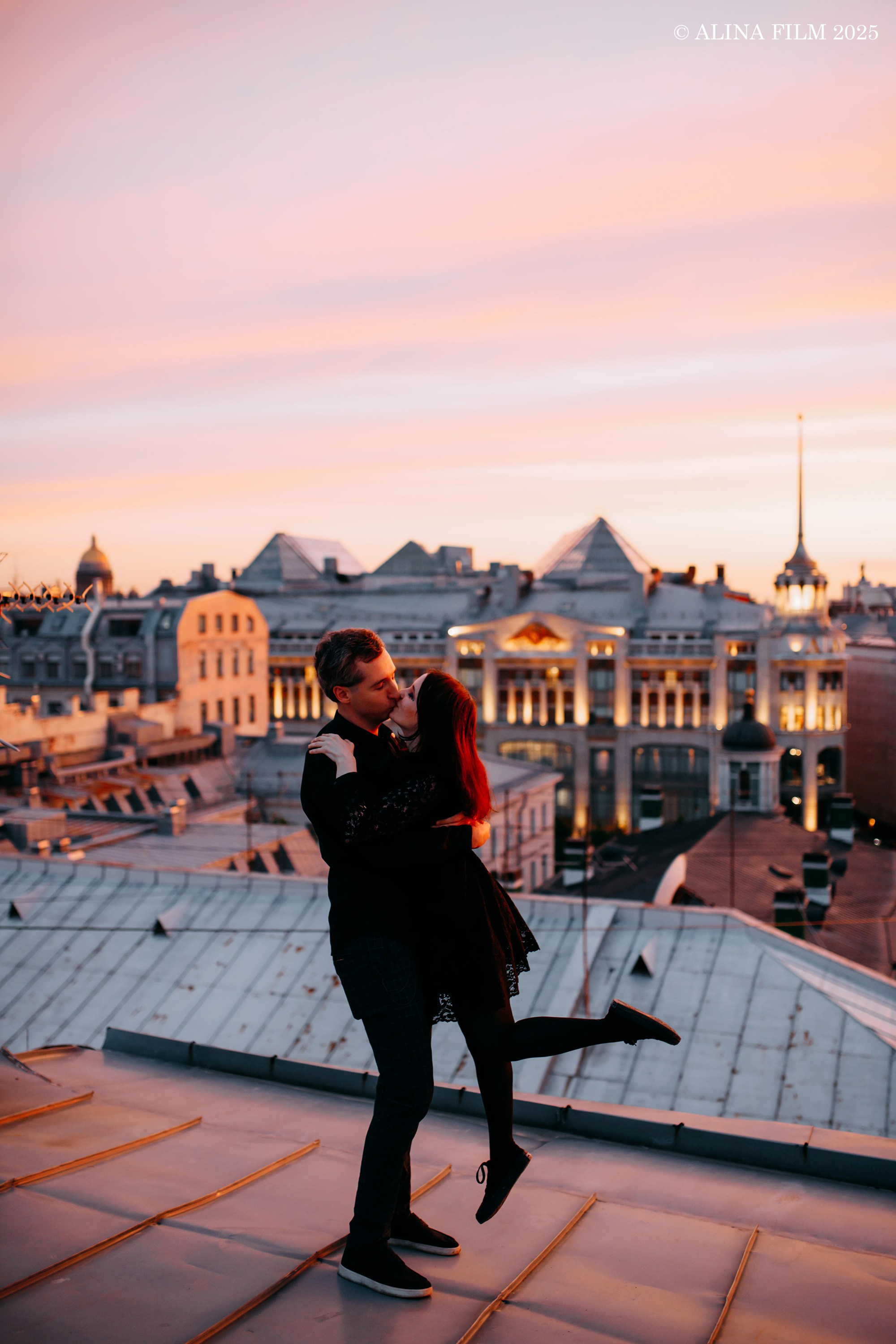 Лавстори на крыше у Казанского и Исаакия. Фотограф в Санкт-Петербурге Alina Film