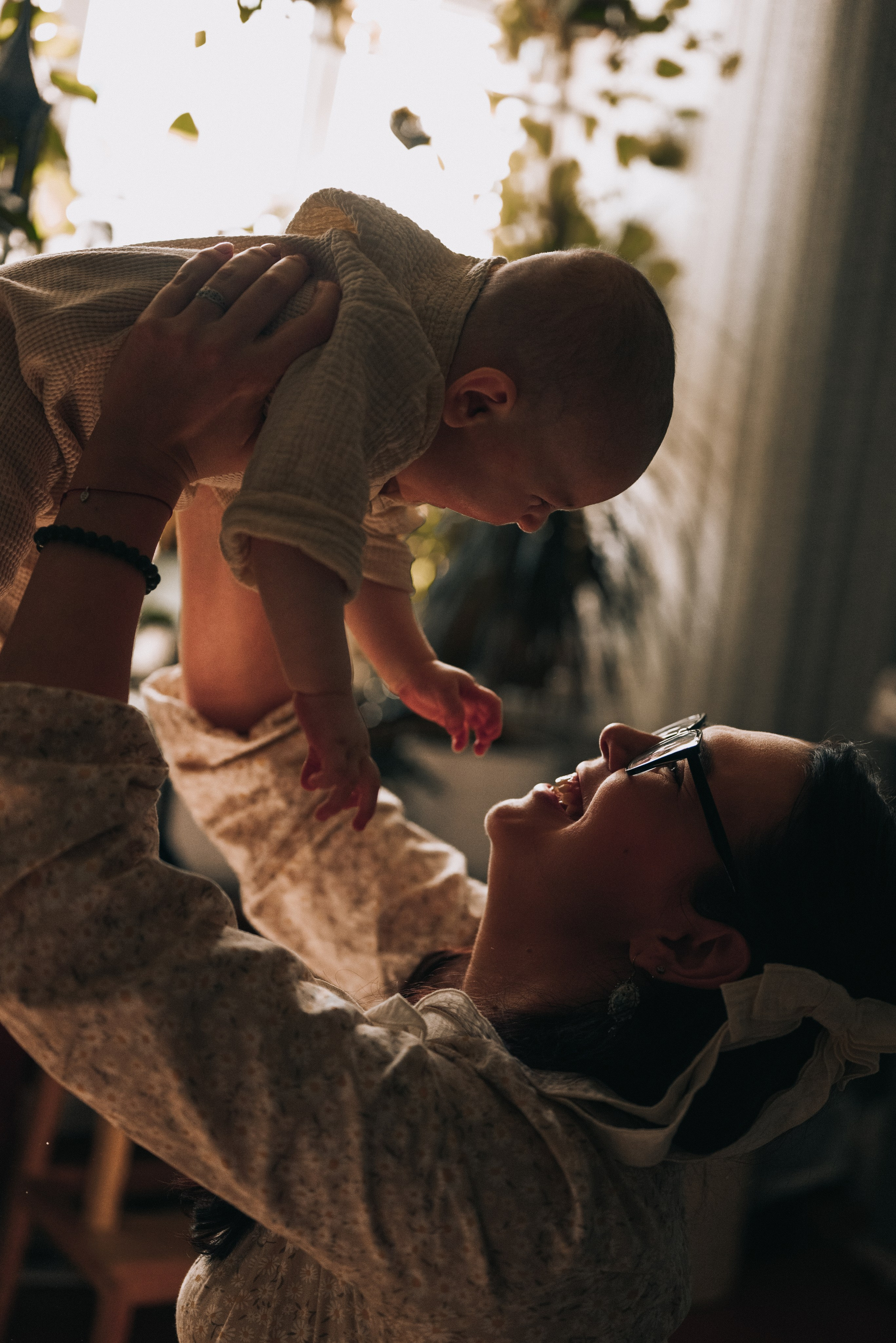 Утро мамы и малыша. Дарья и Евсей. Семейный фотограф в Москве Дарья Пузикова
