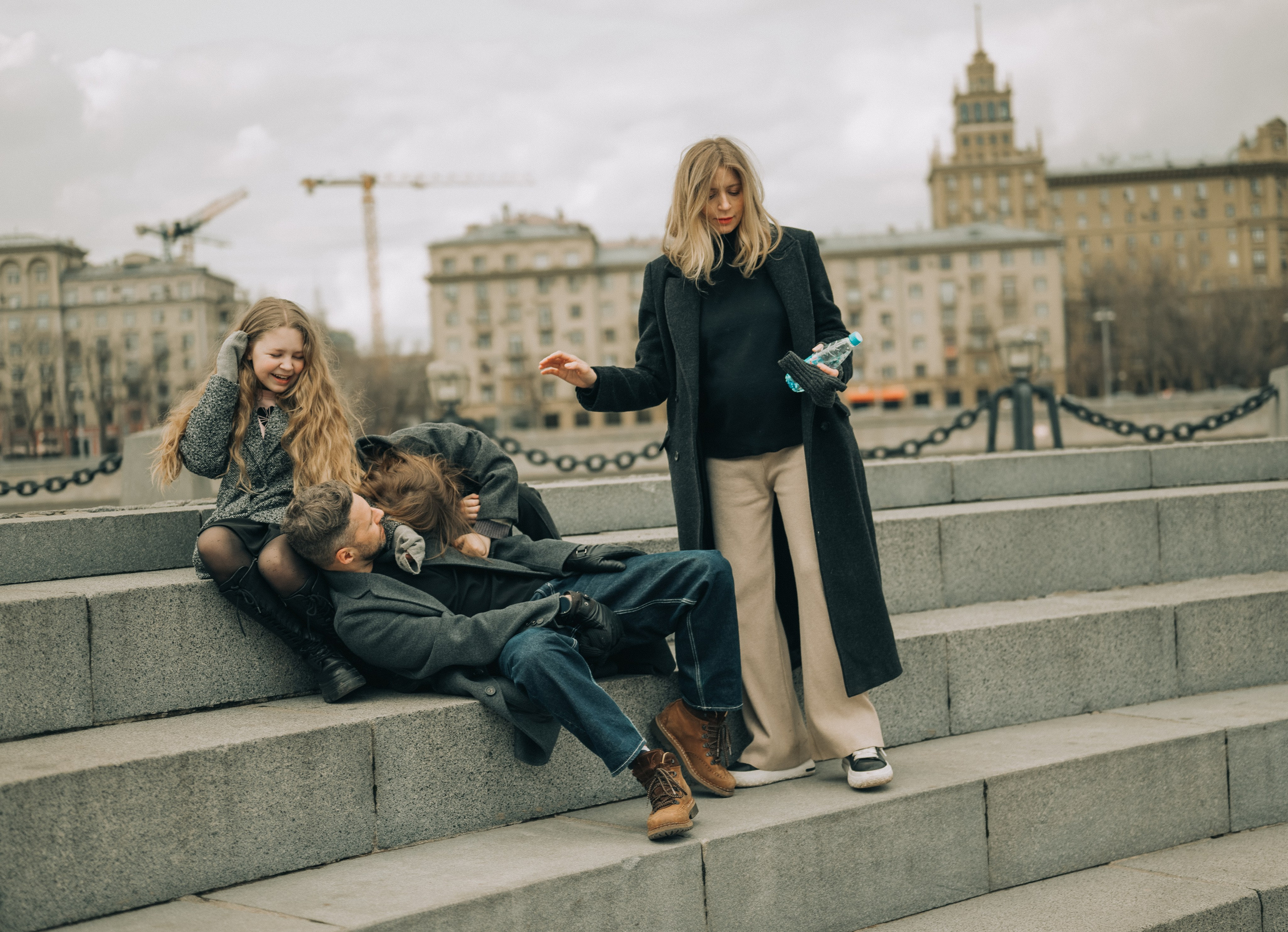 Весенняя прогулка. Аня, Егор, Эми и Миша. Семейный фотограф в Москве Дарья Пузикова